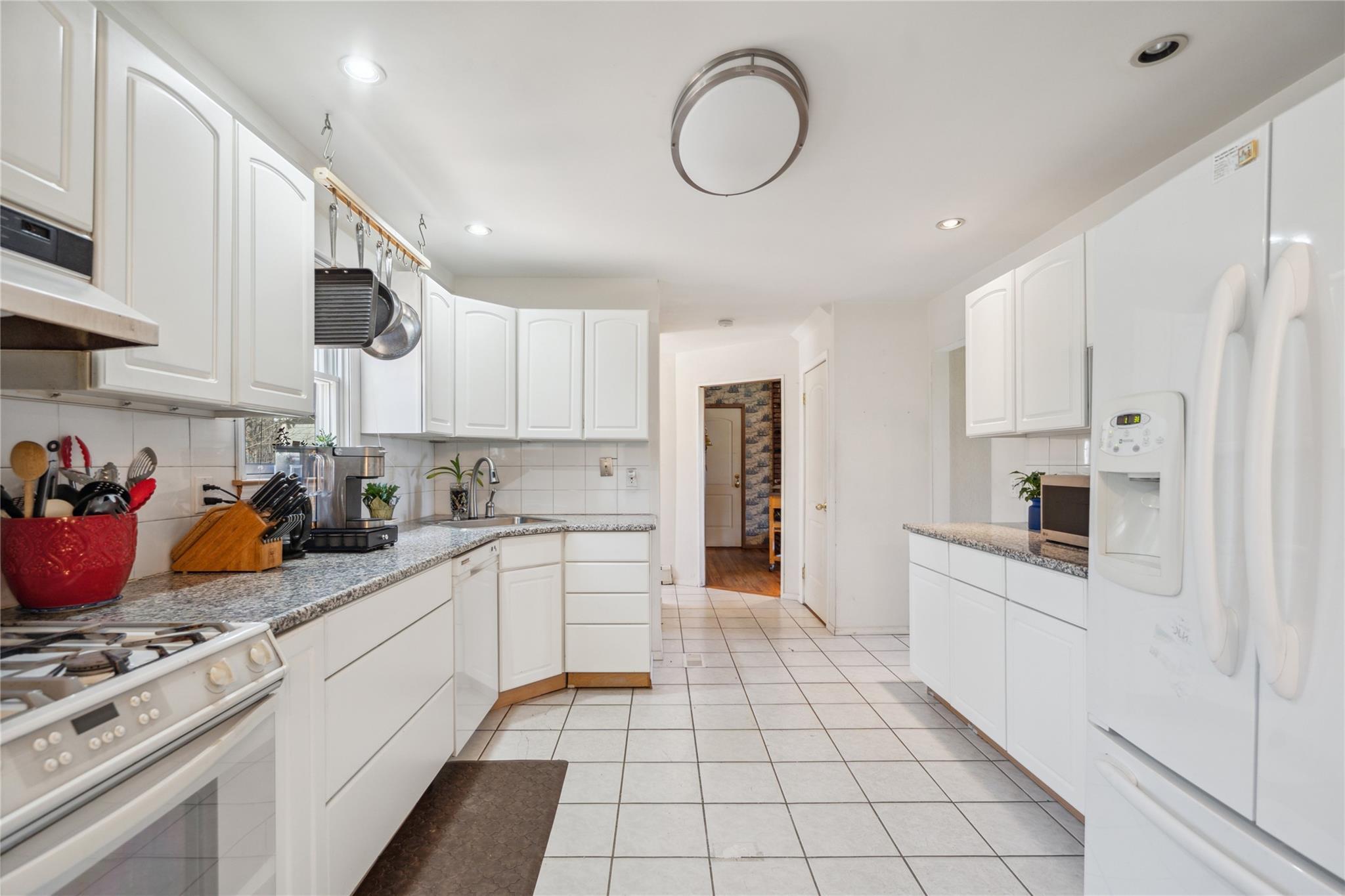 Single Family Beverly  Suffolk County, NY 11738, MLS-840034-10