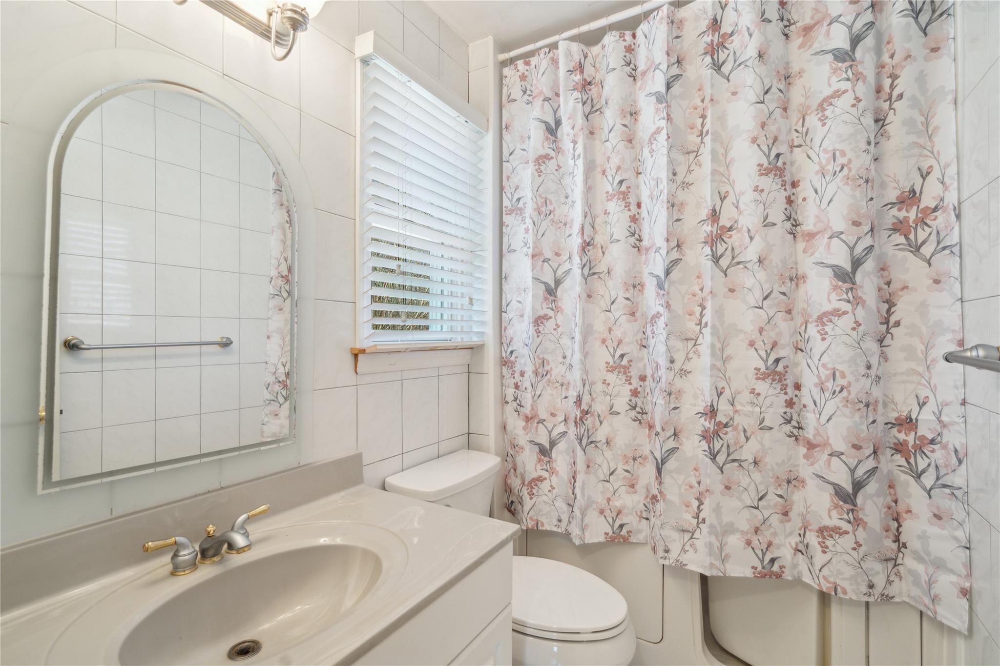 Single Family Beverly  Suffolk County, NY 11738, MLS-840034-27