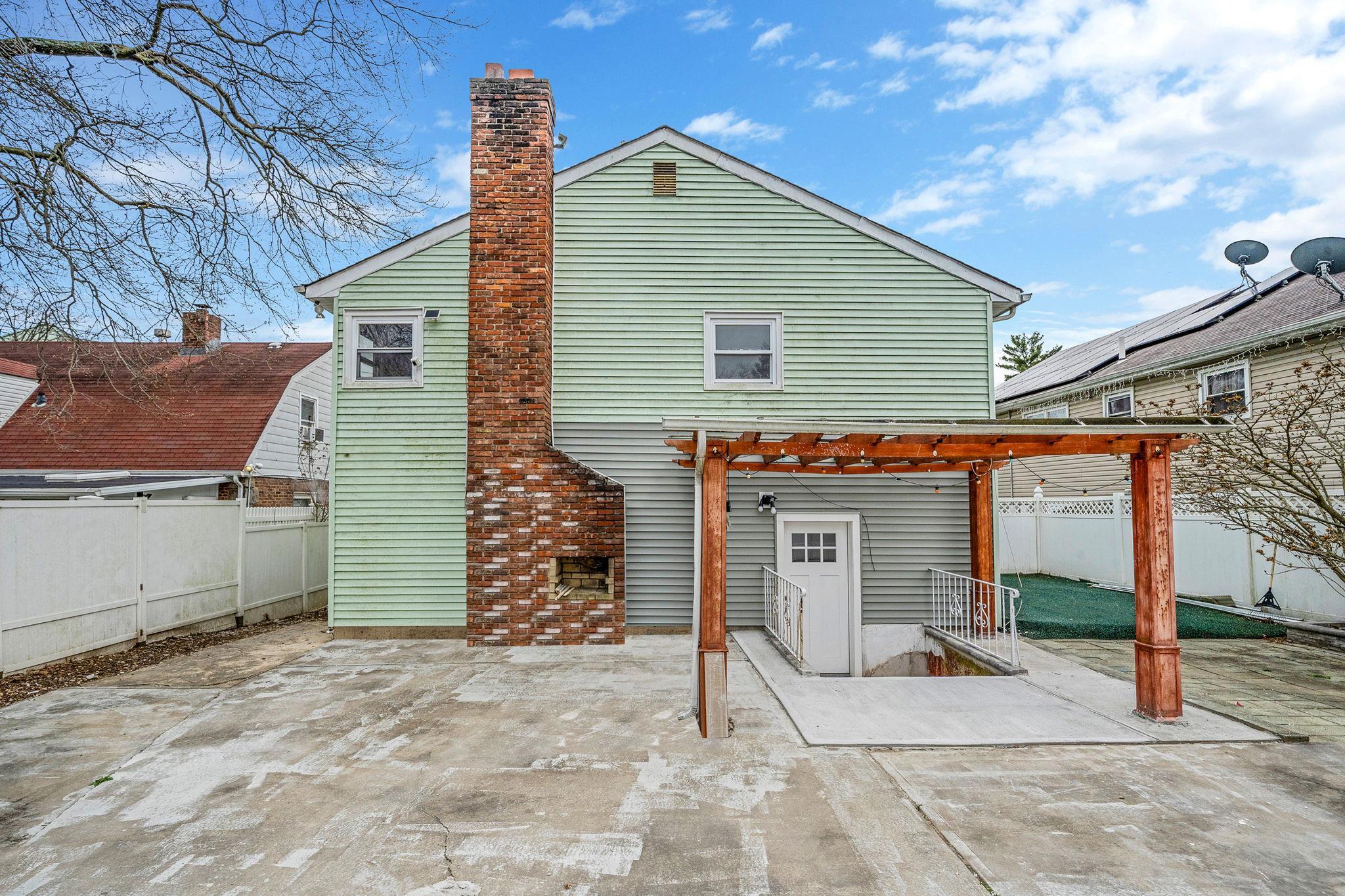Single Family Dartmouth  Nassau County, NY 11590, MLS-840135-19