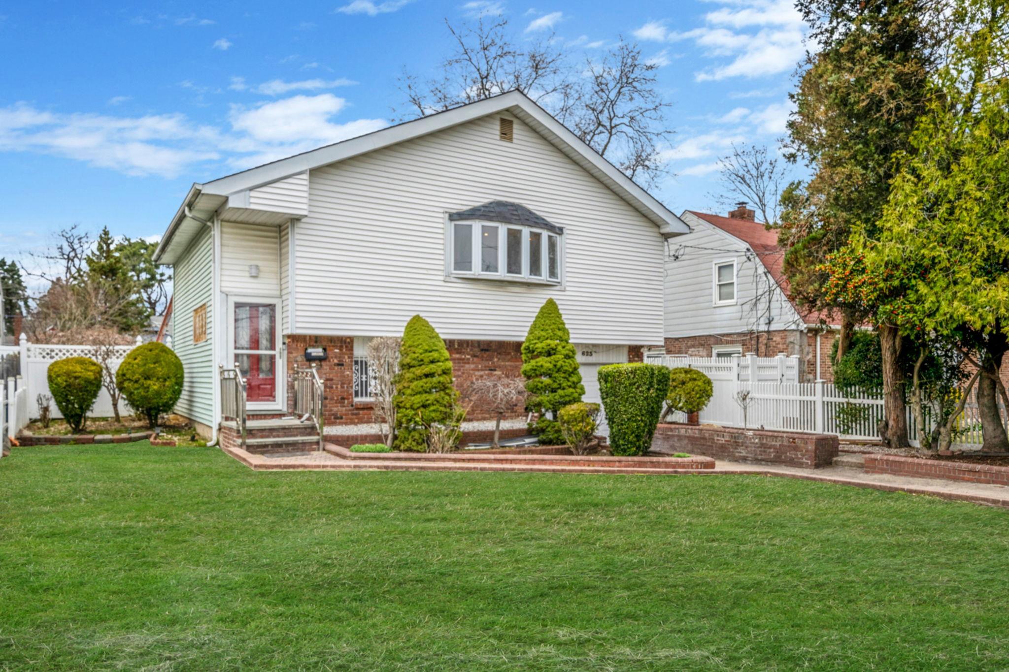 Single Family Dartmouth  Nassau County, NY 11590, MLS-840135-2