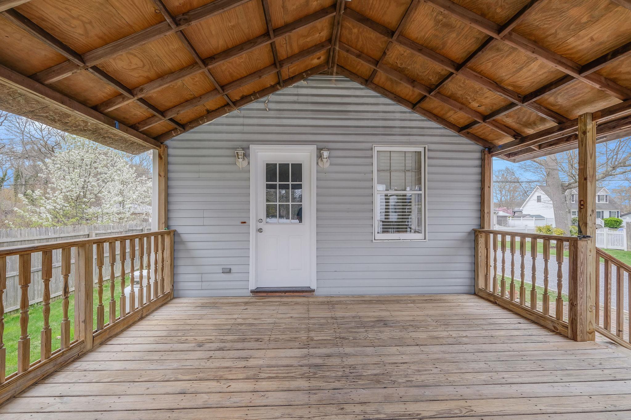 Single Family Wood  Suffolk County, NY 11950, MLS-840170-21