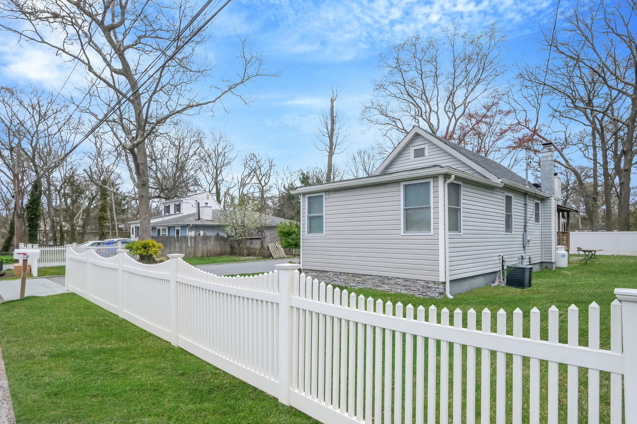 Single Family Wood  Suffolk County, NY 11950, MLS-840170-5
