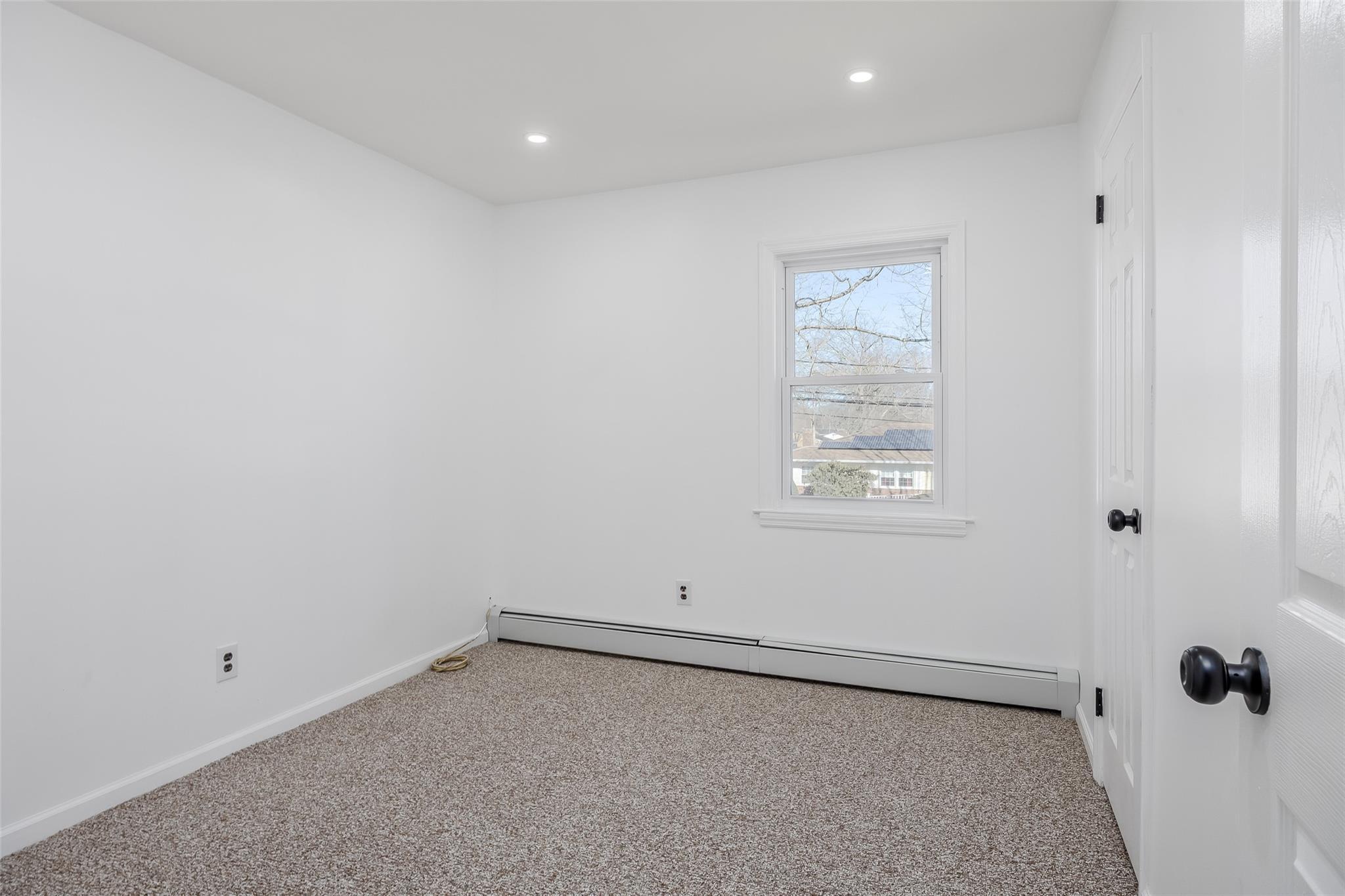 Single Family Westchester  Suffolk County, NY 11704, MLS-840261-30