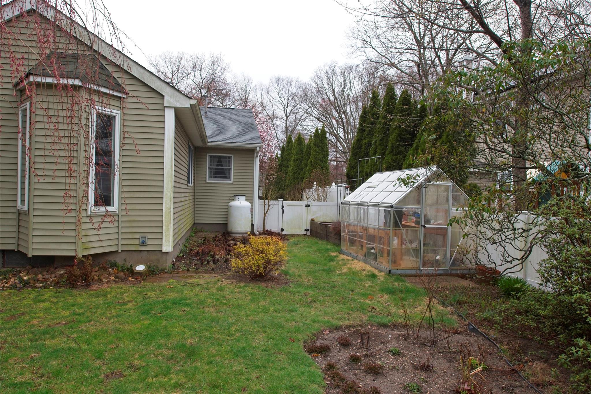 Single Family Hempstead  Suffolk County, NY 11764, MLS-840286-28