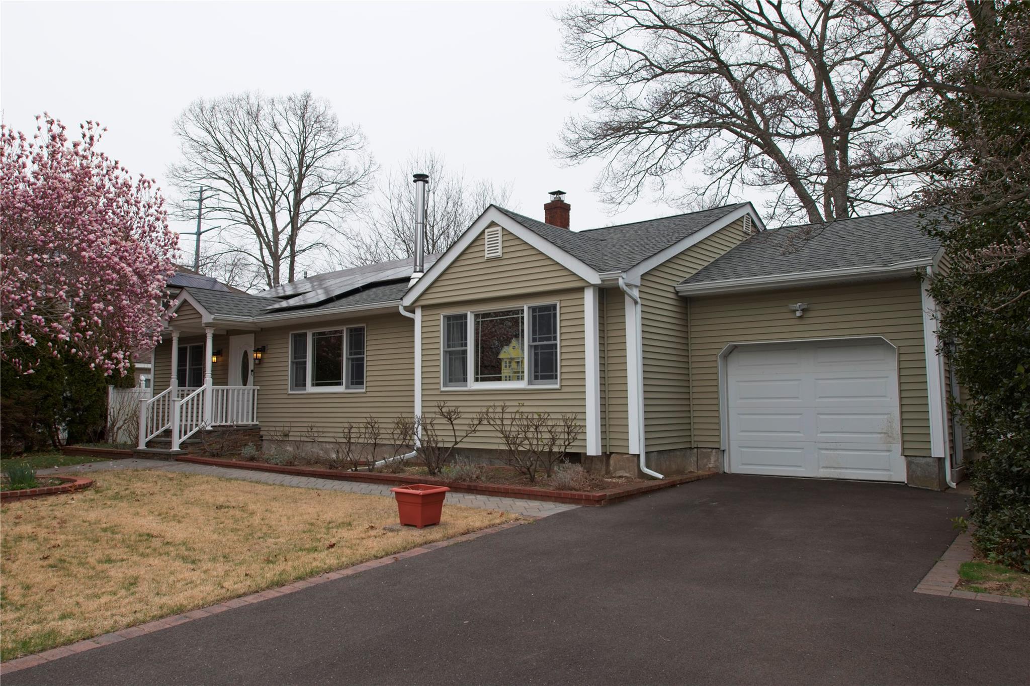 Single Family Hempstead  Suffolk County, NY 11764, MLS-840286-4