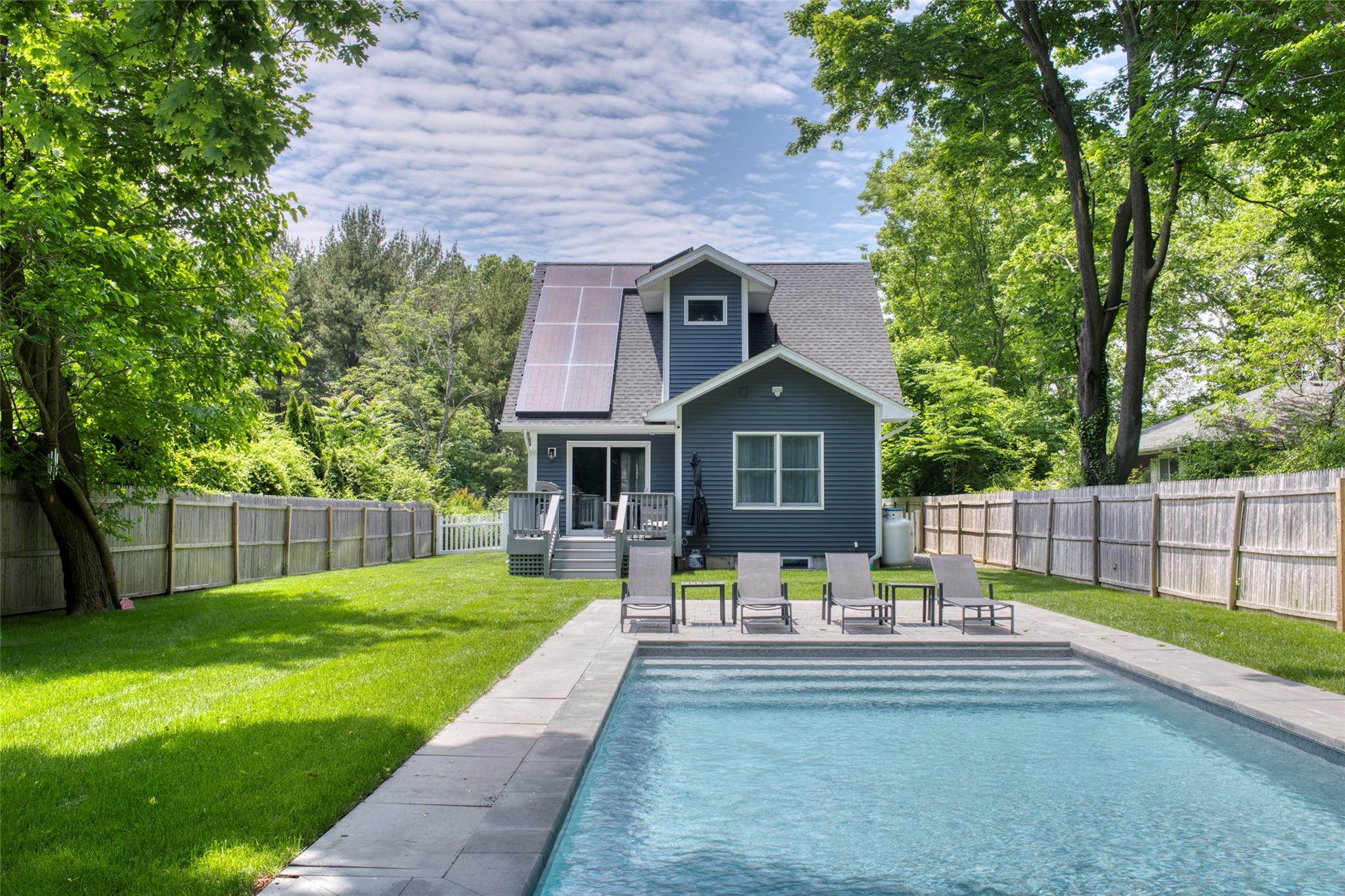 Single Family Manor  Suffolk County, NY 11901, MLS-840299-2