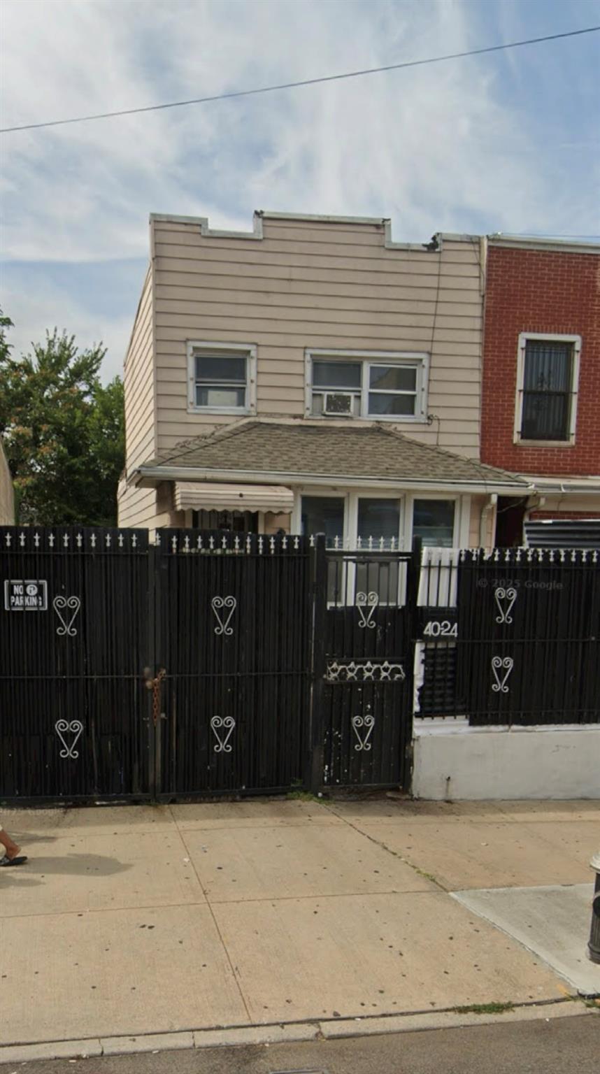 Single Family 24th  Queens, NY 11101, MLS-840316-2