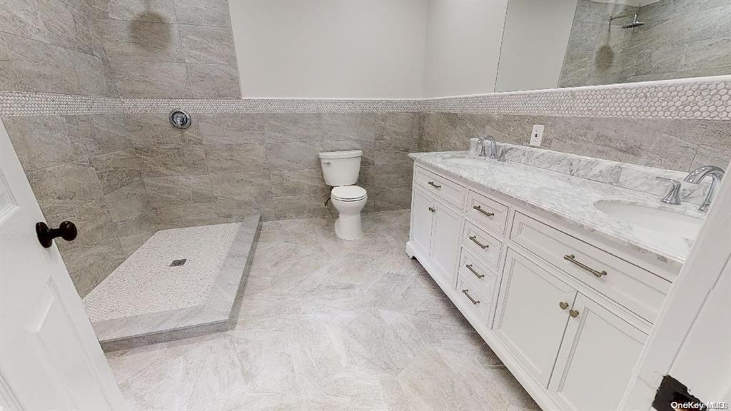 Single Family Main  Suffolk County, NY 11721, MLS-840371-8