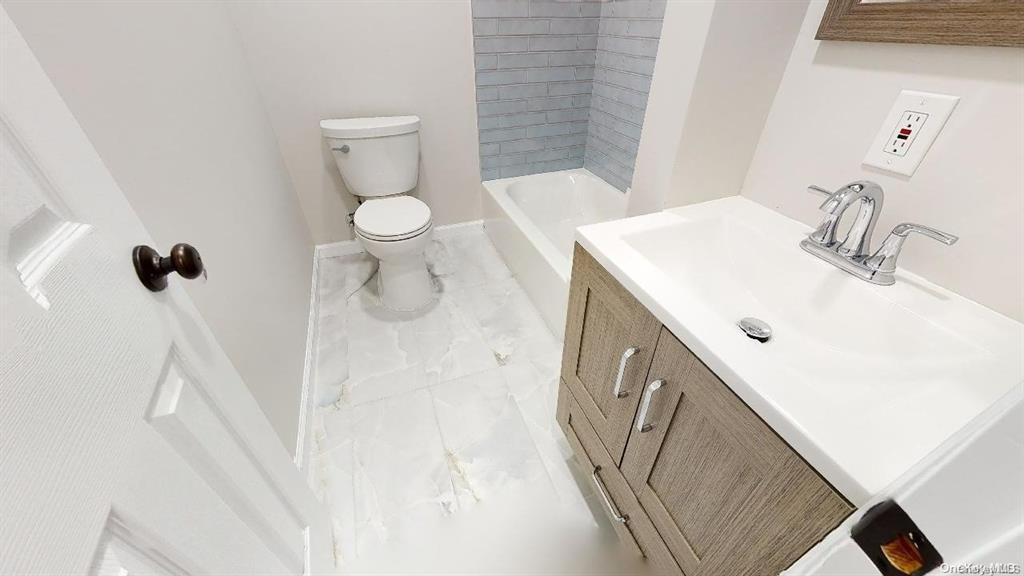 Single Family Main  Suffolk County, NY 11721, MLS-840371-9