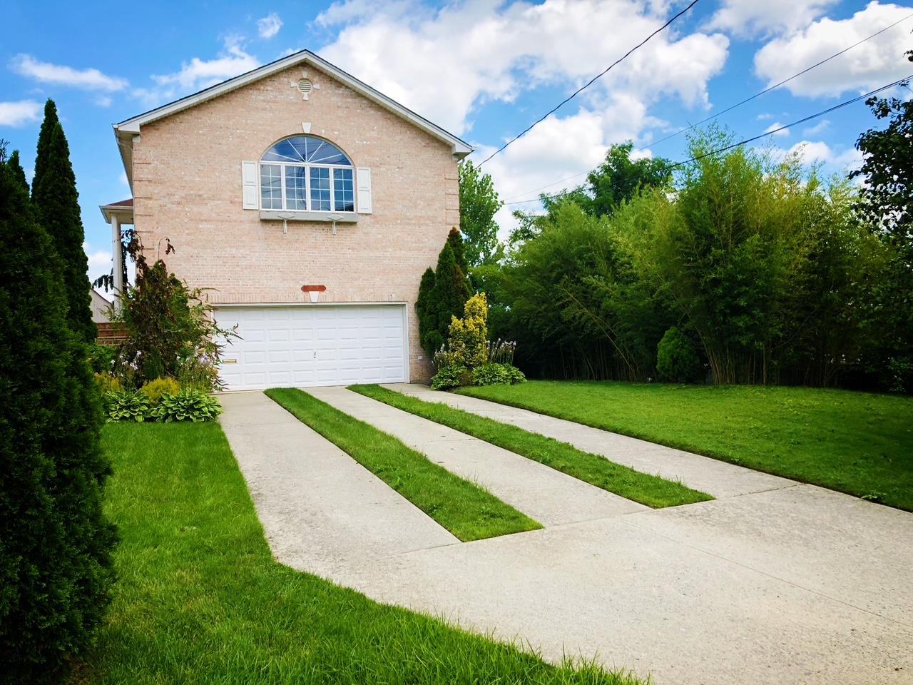 Single Family Powells Cove  Queens, NY 11357, MLS-840383-2