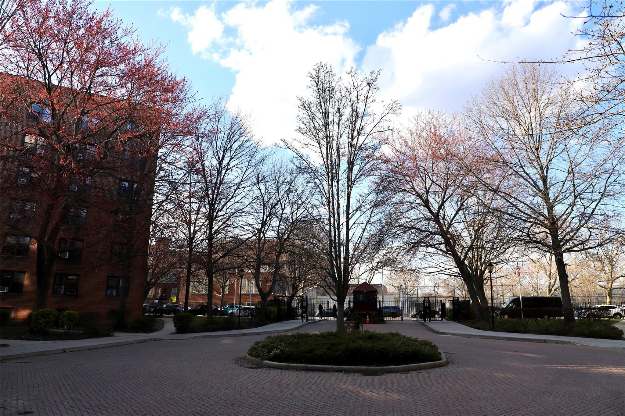 Coop 72nd Rd  Queens, NY 11367, MLS-840458-28