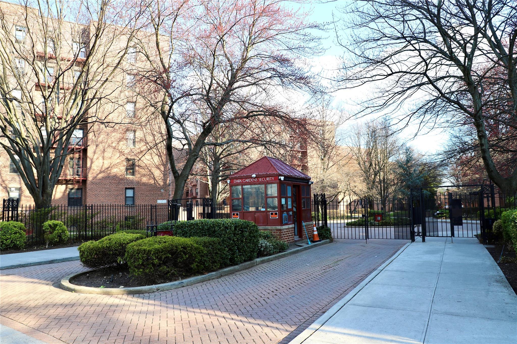 Coop 72nd Rd  Queens, NY 11367, MLS-840458-29