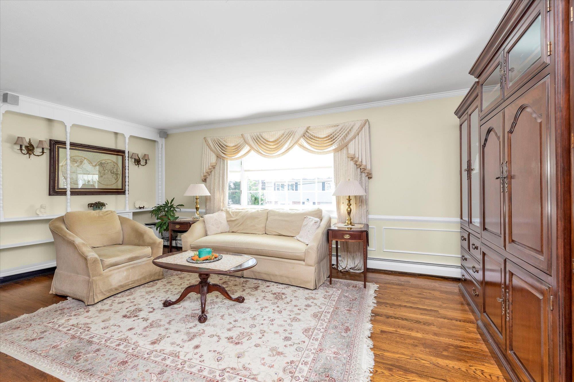 Single Family Oakdale  Suffolk County, NY 11721, MLS-840570-2