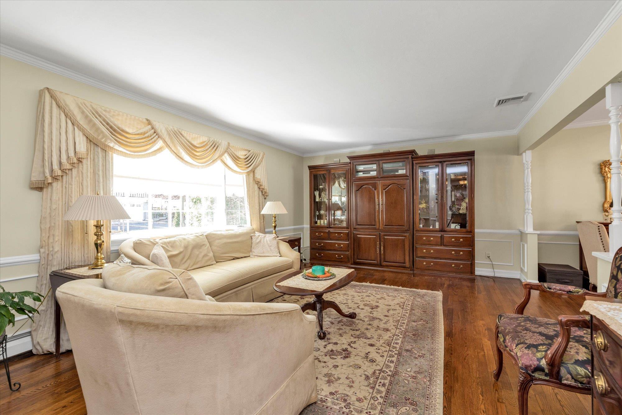 Single Family Oakdale  Suffolk County, NY 11721, MLS-840570-3