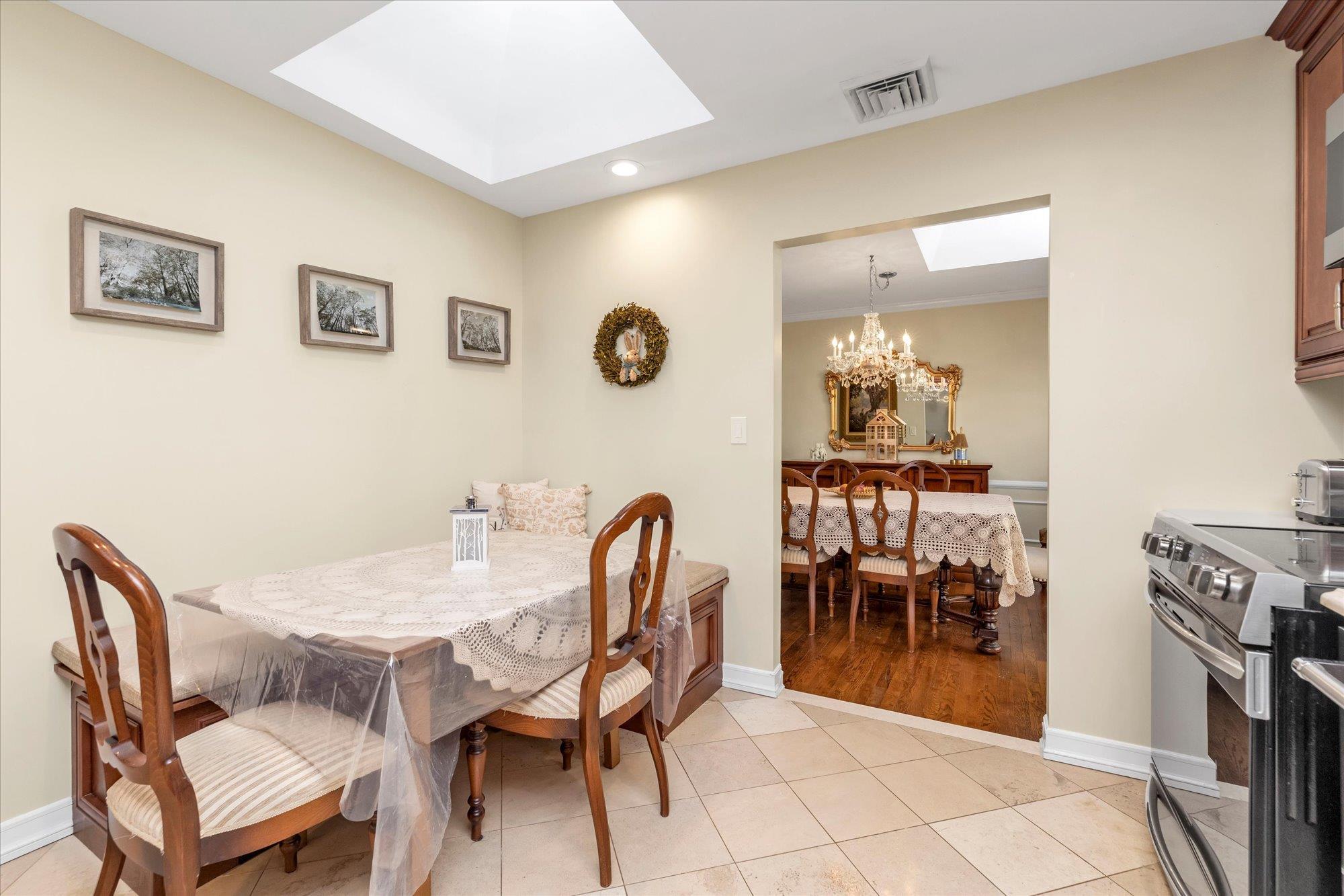 Single Family Oakdale  Suffolk County, NY 11721, MLS-840570-8