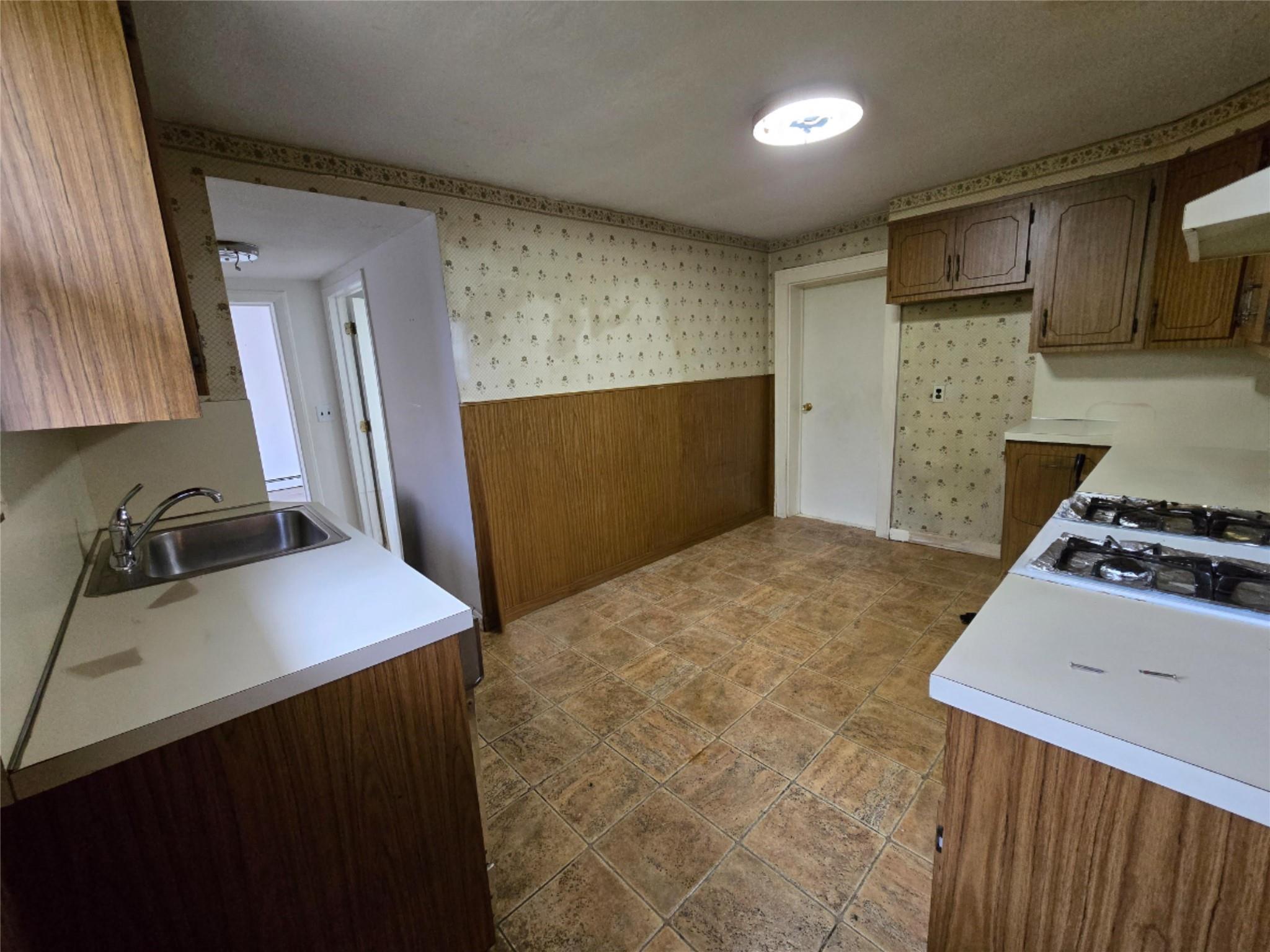 Single Family Rushmore  Nassau County, NY 11514, MLS-840588-7