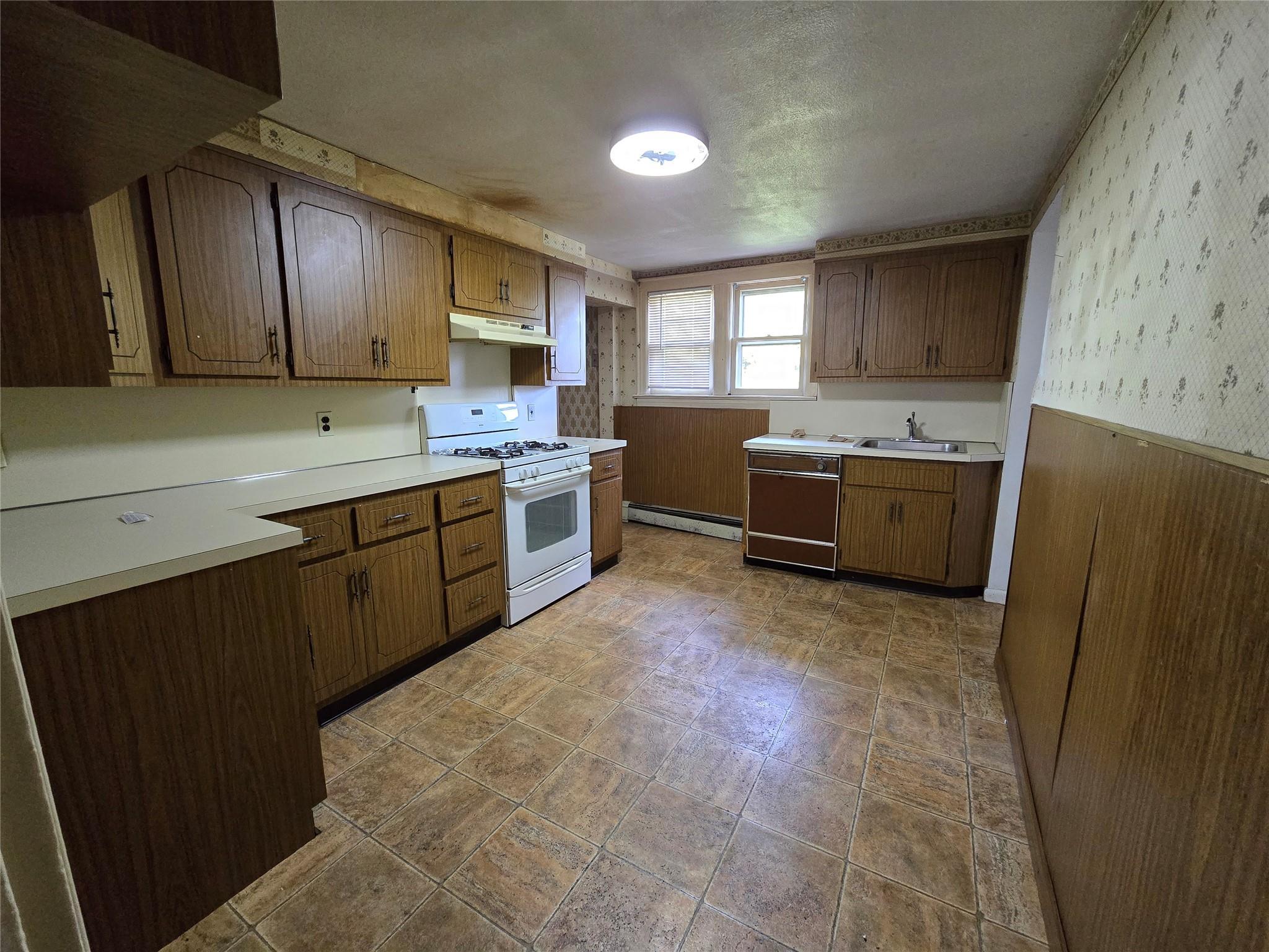 Single Family Rushmore  Nassau County, NY 11514, MLS-840588-8