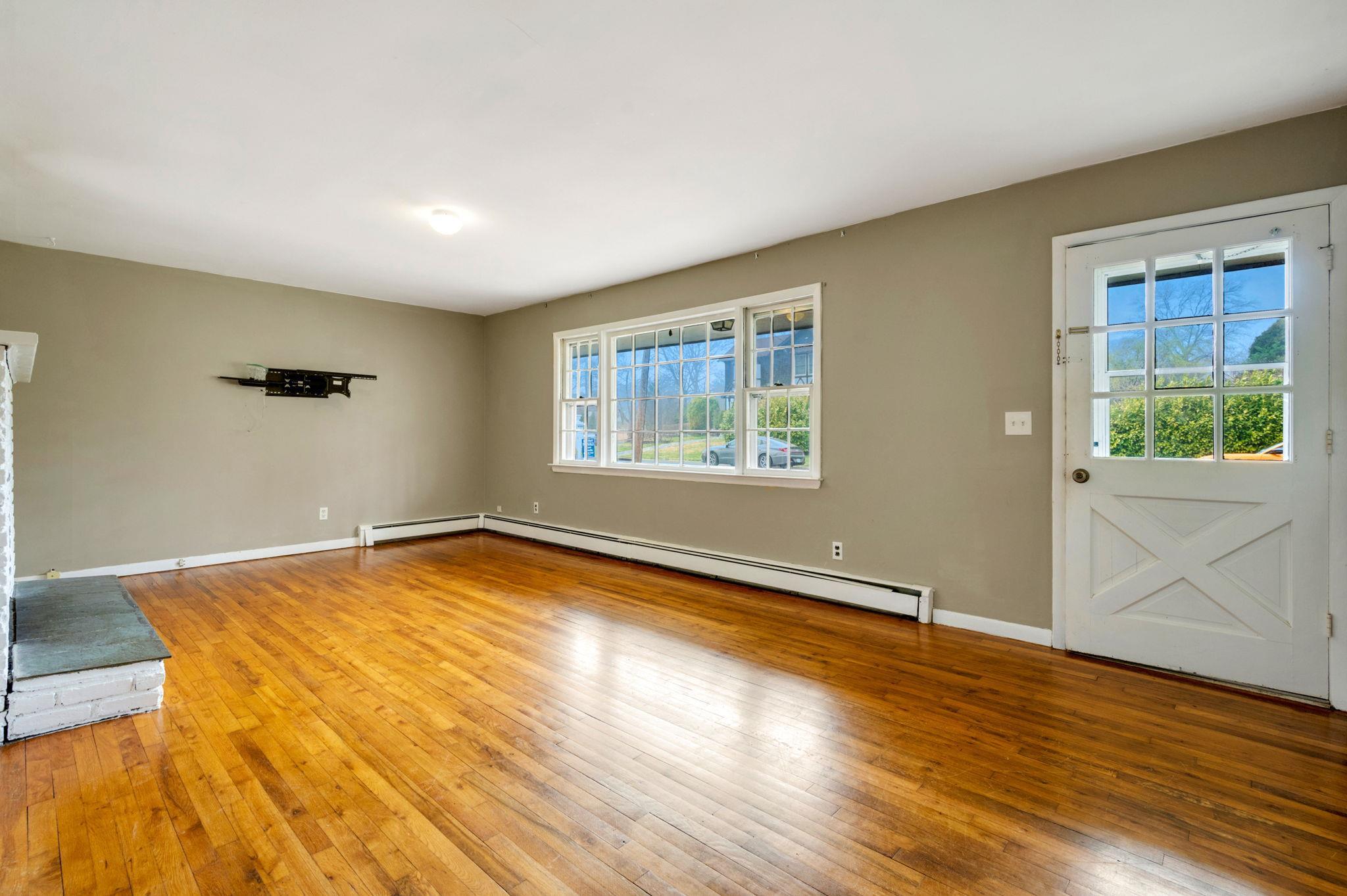 Single Family Oceanview  Suffolk County, NY 11769, MLS-840665-13
