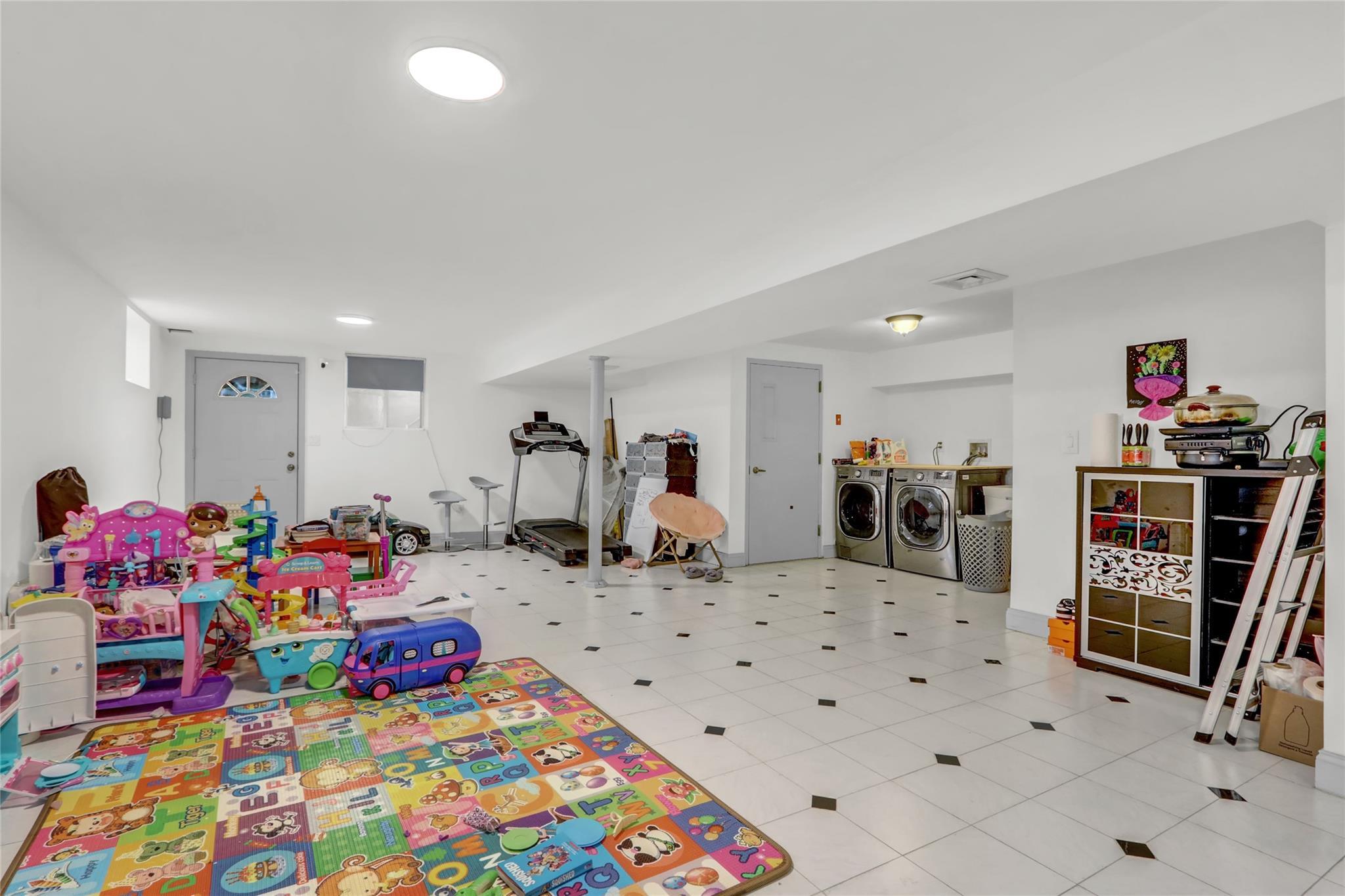 Single Family 199  Queens, NY 11365, MLS-840703-24