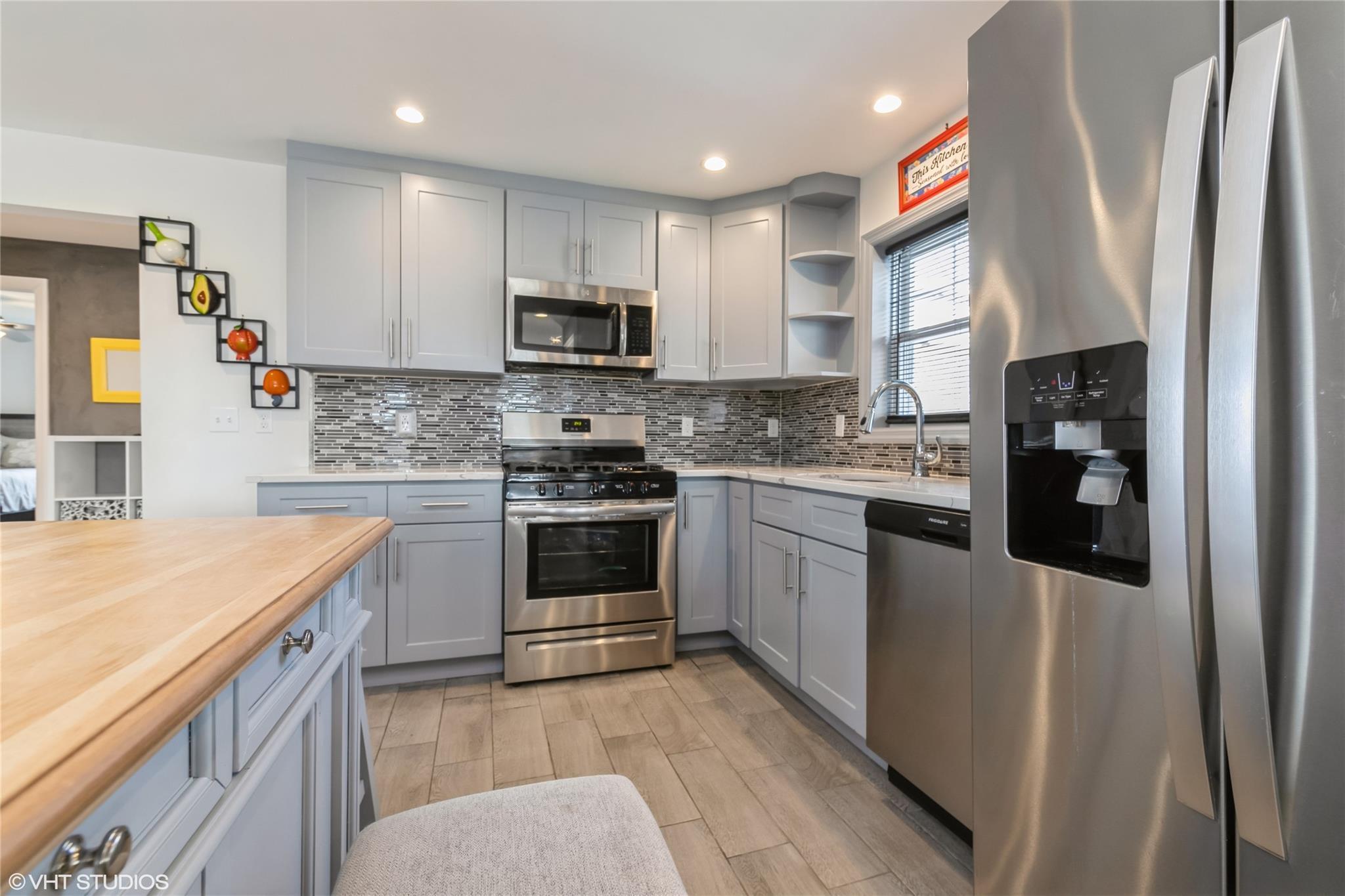 Single Family Youngs  Suffolk County, NY 11971, MLS-840724-12