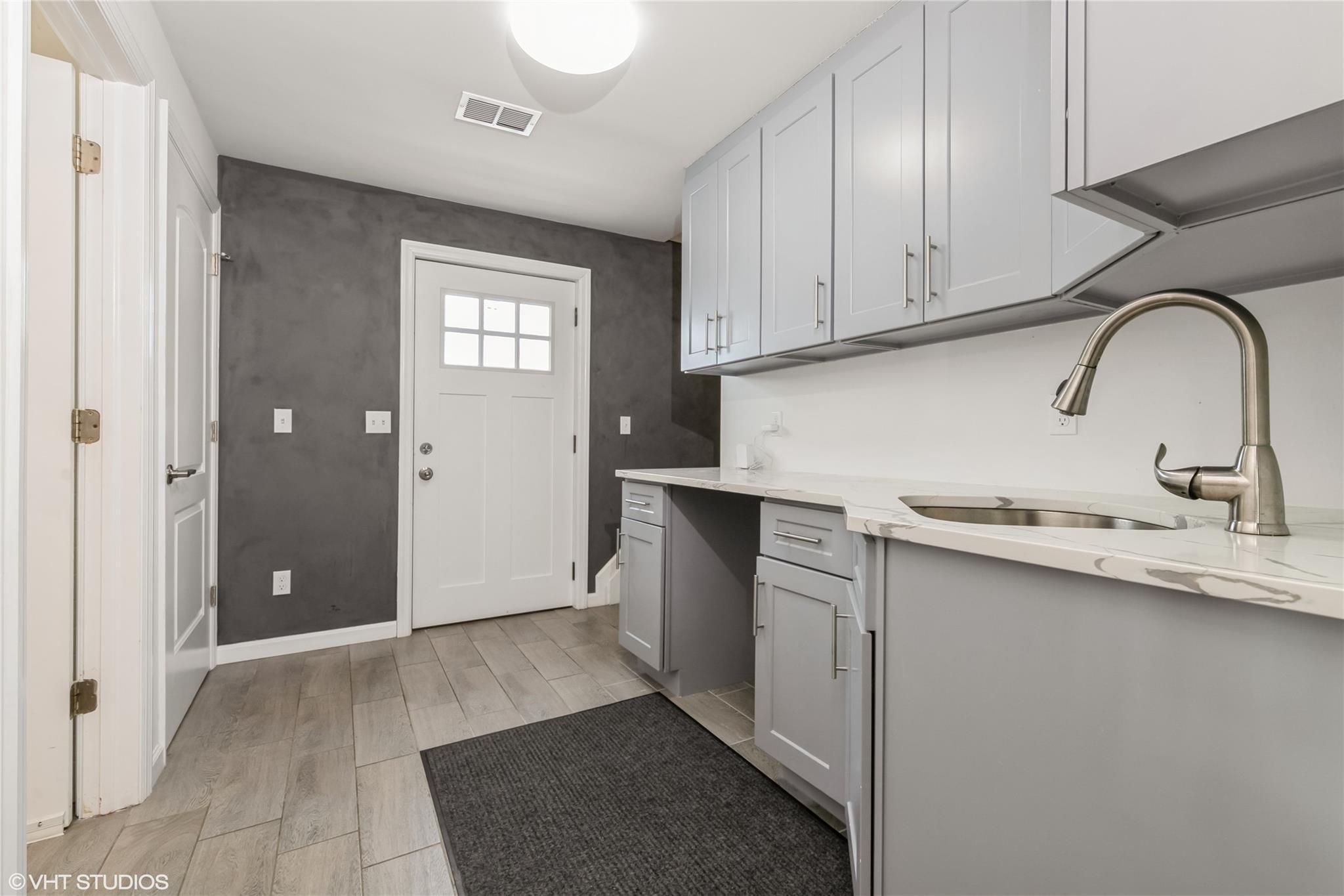 Single Family Youngs  Suffolk County, NY 11971, MLS-840724-13