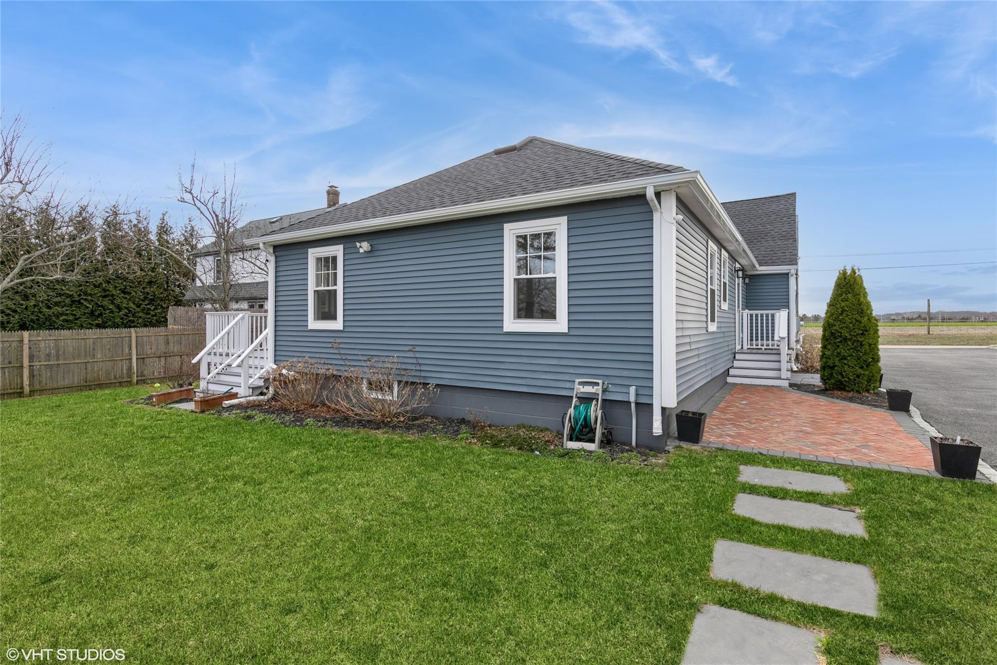 Single Family Youngs  Suffolk County, NY 11971, MLS-840724-25