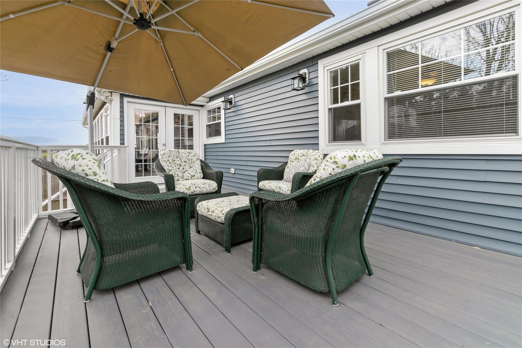 Single Family Youngs  Suffolk County, NY 11971, MLS-840724-28