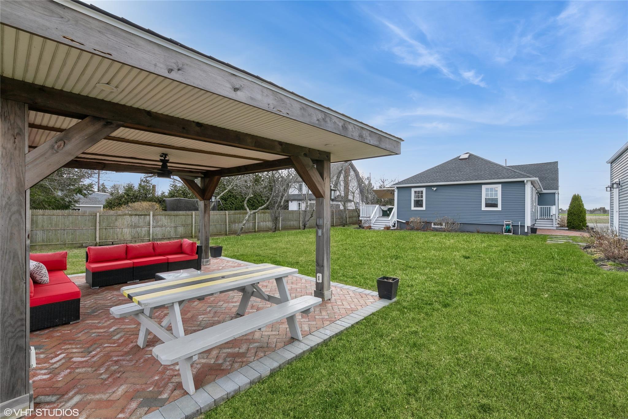 Single Family Youngs  Suffolk County, NY 11971, MLS-840724-29