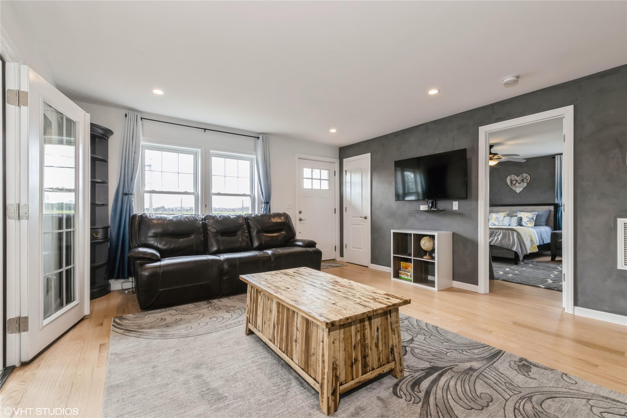 Single Family Youngs  Suffolk County, NY 11971, MLS-840724-6
