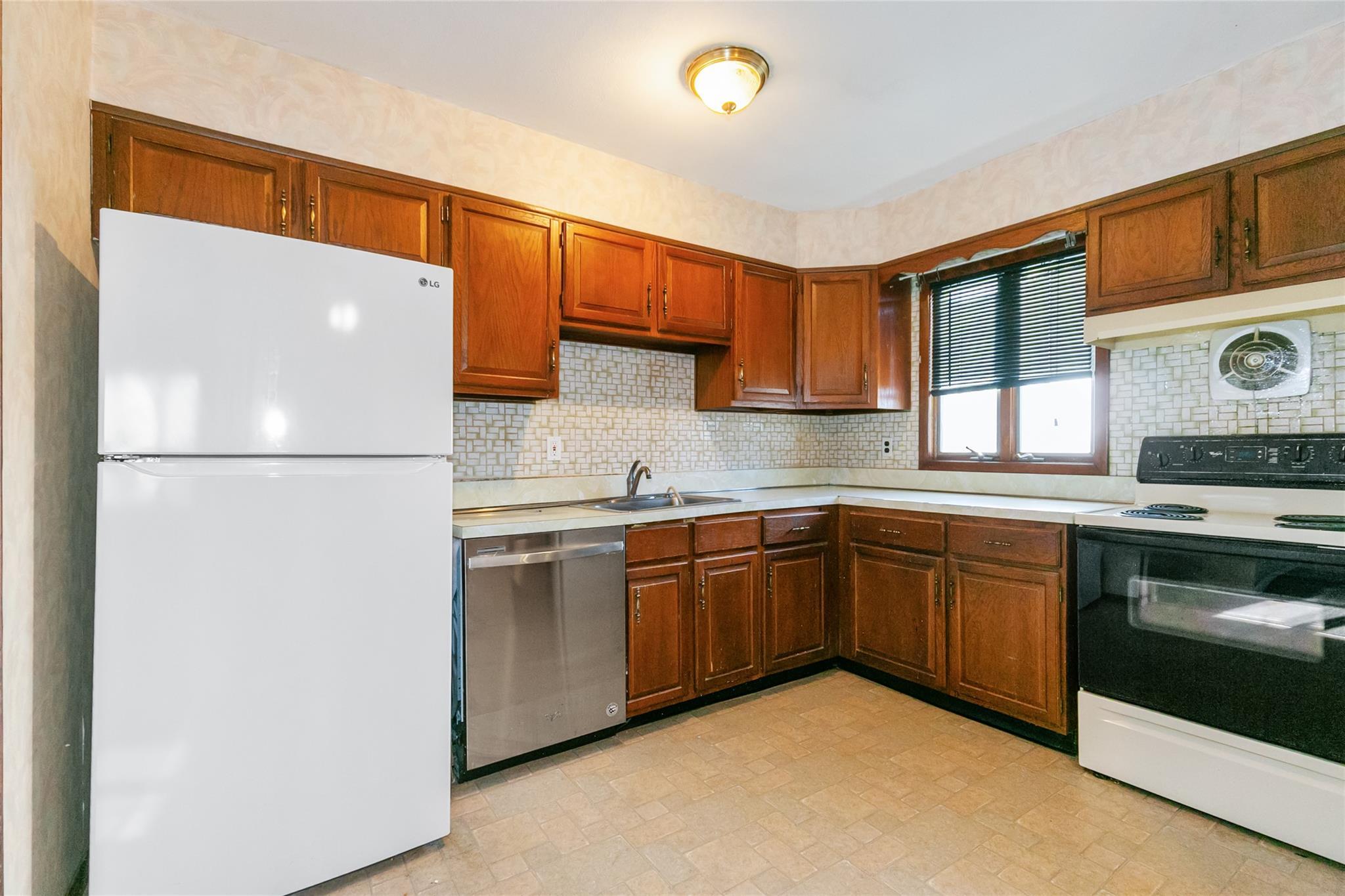 Single Family Richmond  Nassau County, NY 11758, MLS-840748-7