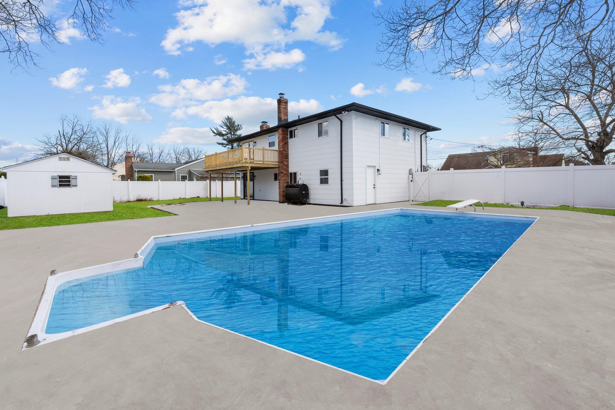 Single Family State  Suffolk County, NY 11704, MLS-840807-24