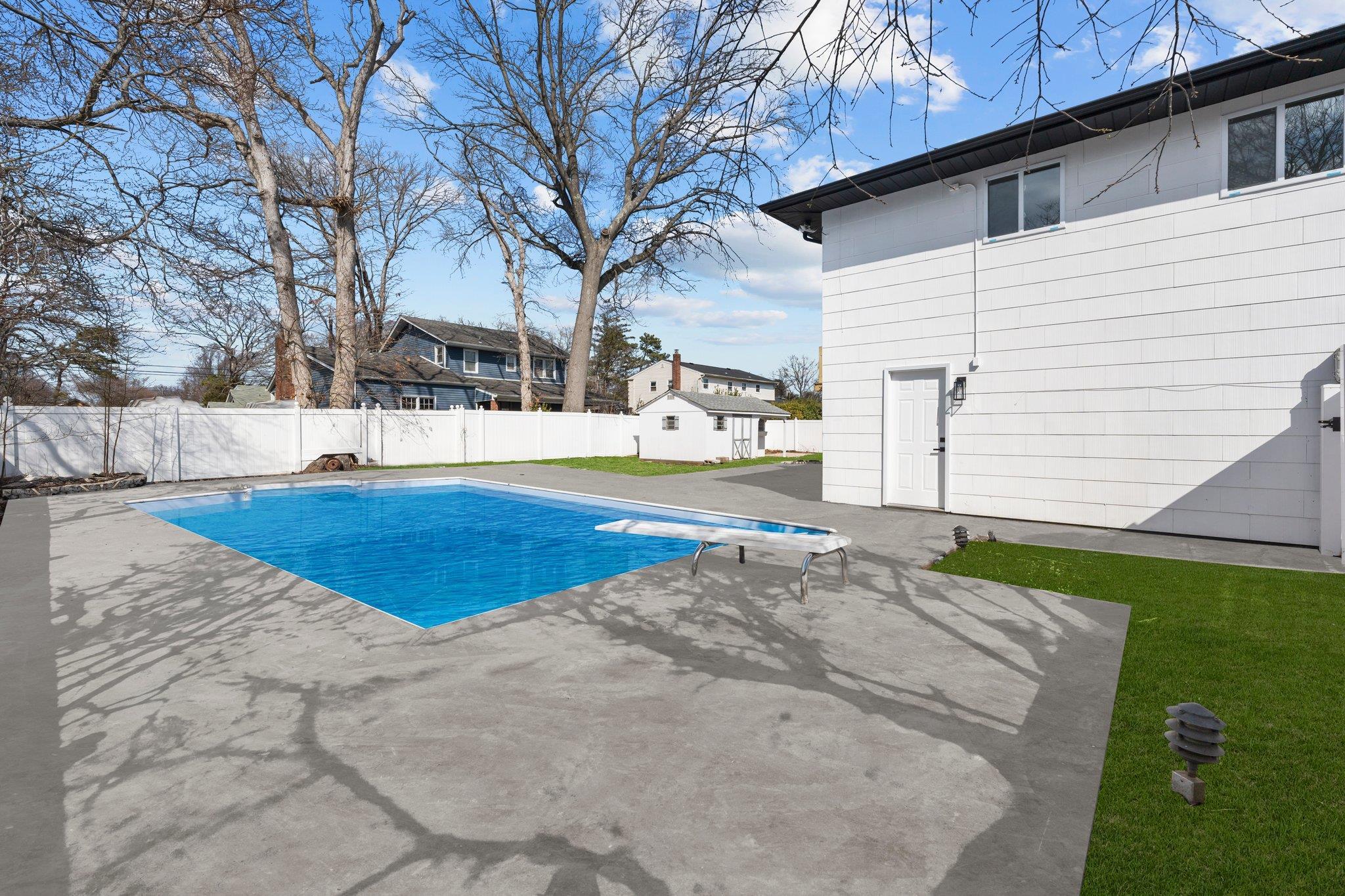 Single Family State  Suffolk County, NY 11704, MLS-840807-25