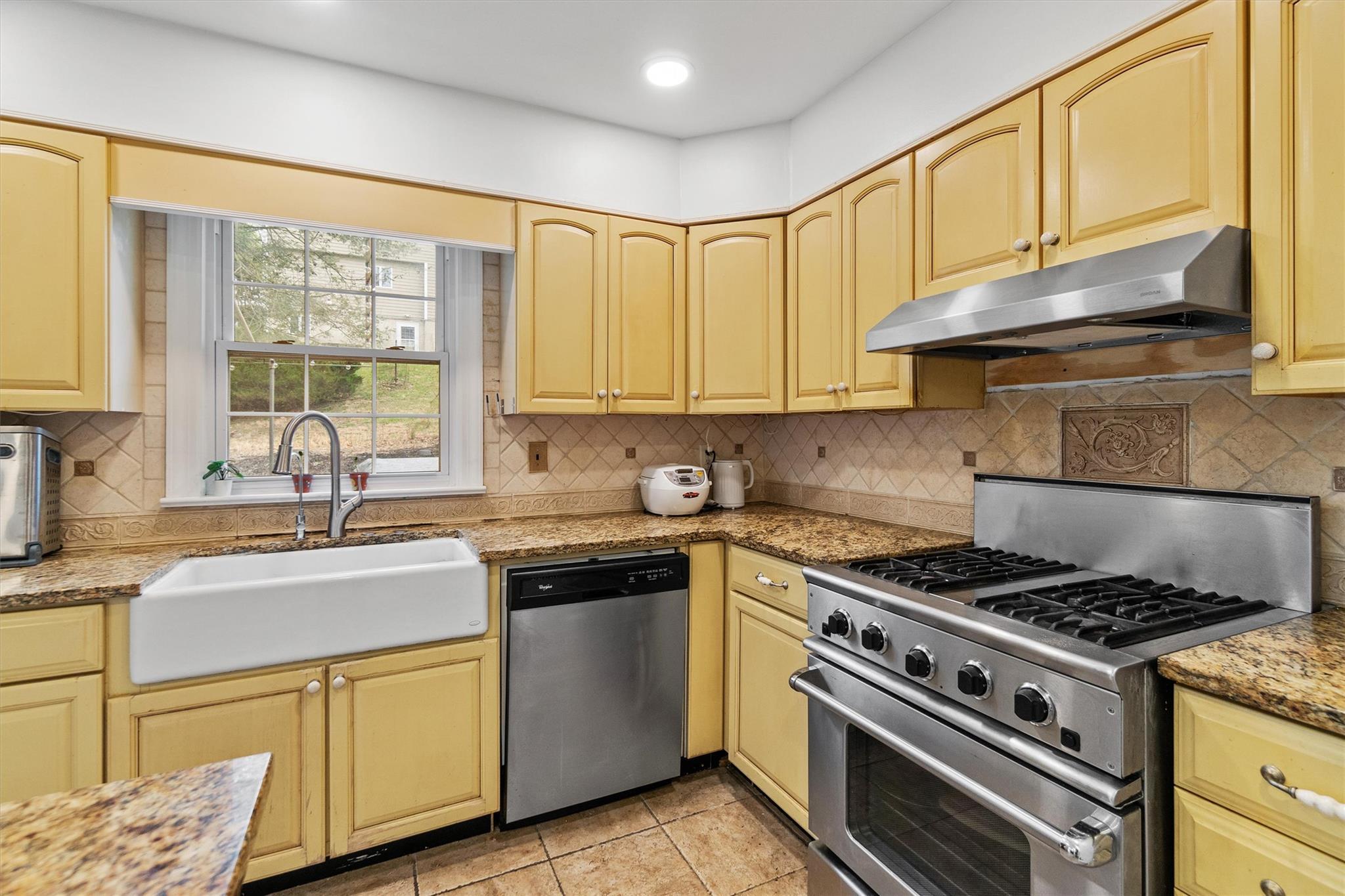 Single Family Southern  Orange County, NY 10990, MLS-840908-12