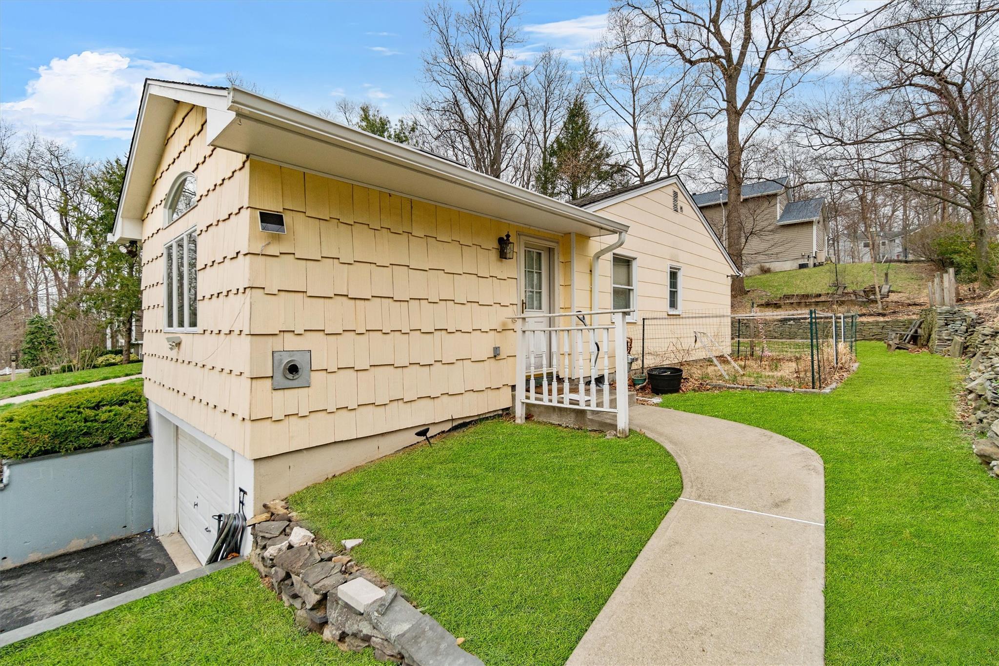 Single Family Southern  Orange County, NY 10990, MLS-840908-27