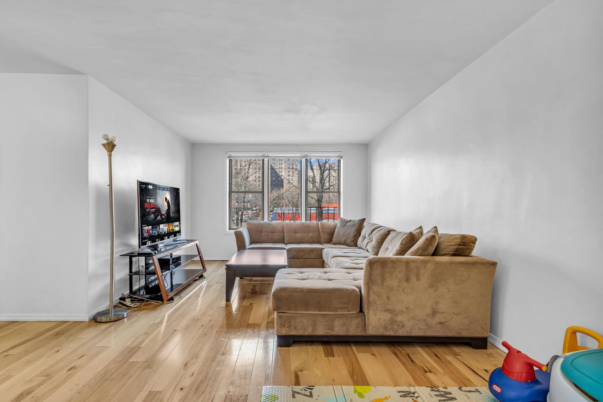 Coop Bailey  Bronx, NY 10463, MLS-841035-2