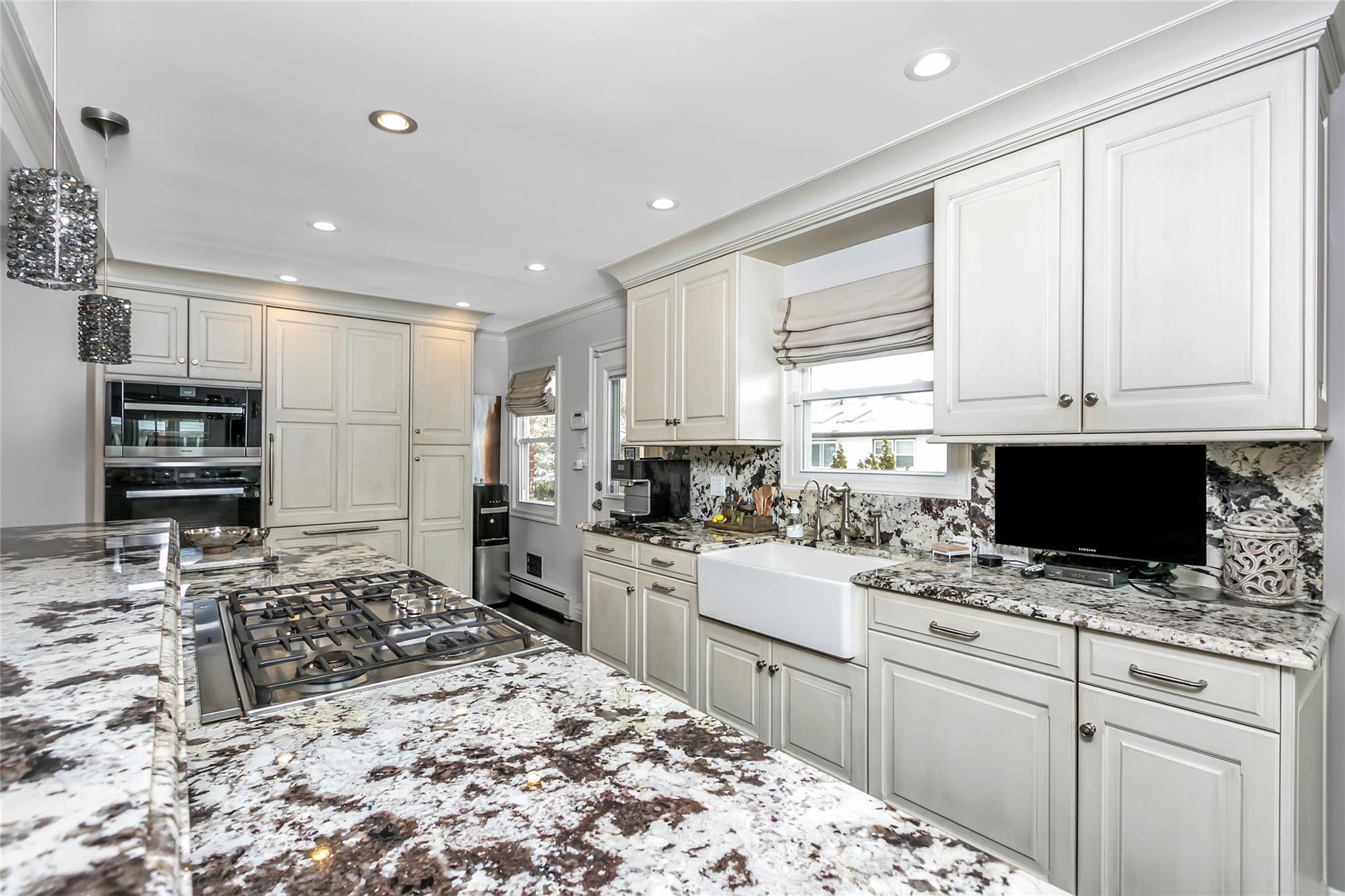 Single Family 11  Queens, NY 11357, MLS-841066-7