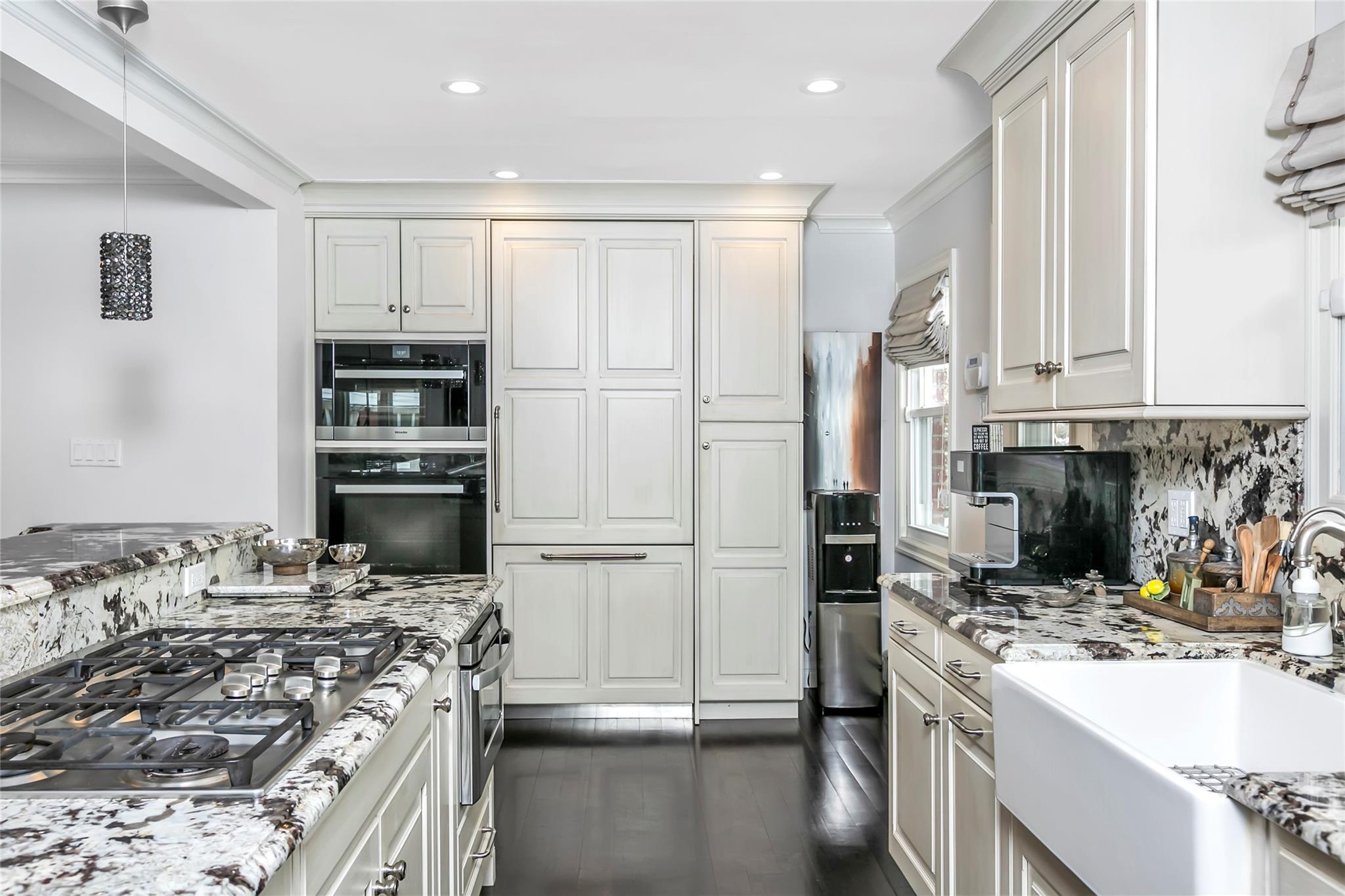 Single Family 11  Queens, NY 11357, MLS-841066-8