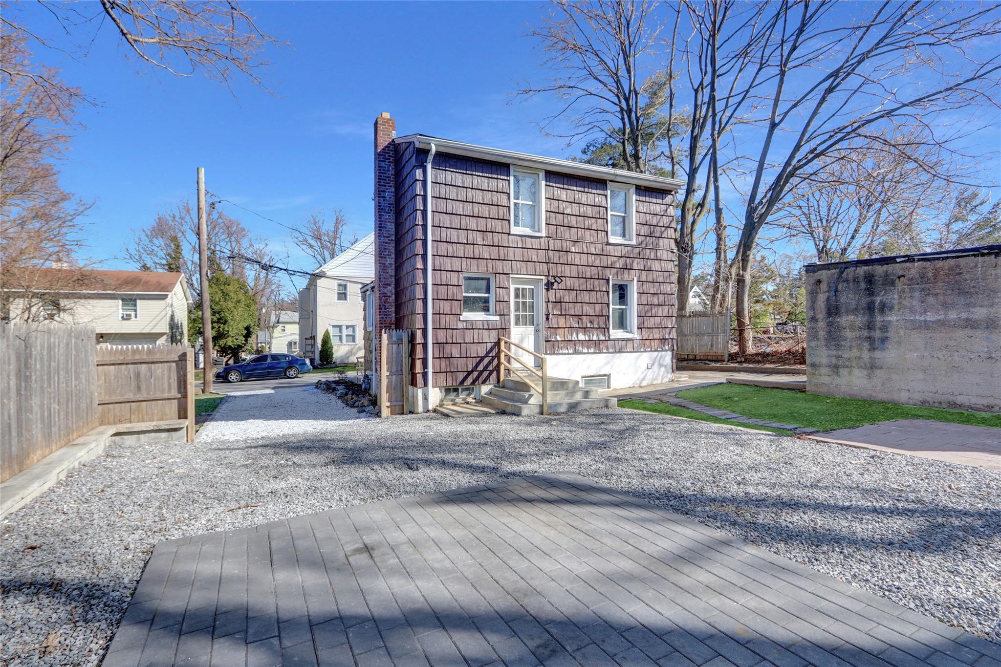 Single Family Leona  Nassau County, NY 11560, MLS-841163-12