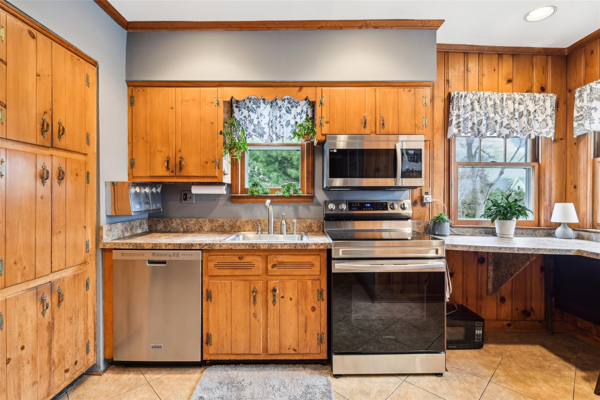 Single Family Seaview  Suffolk County, NY 11768, MLS-841229-15