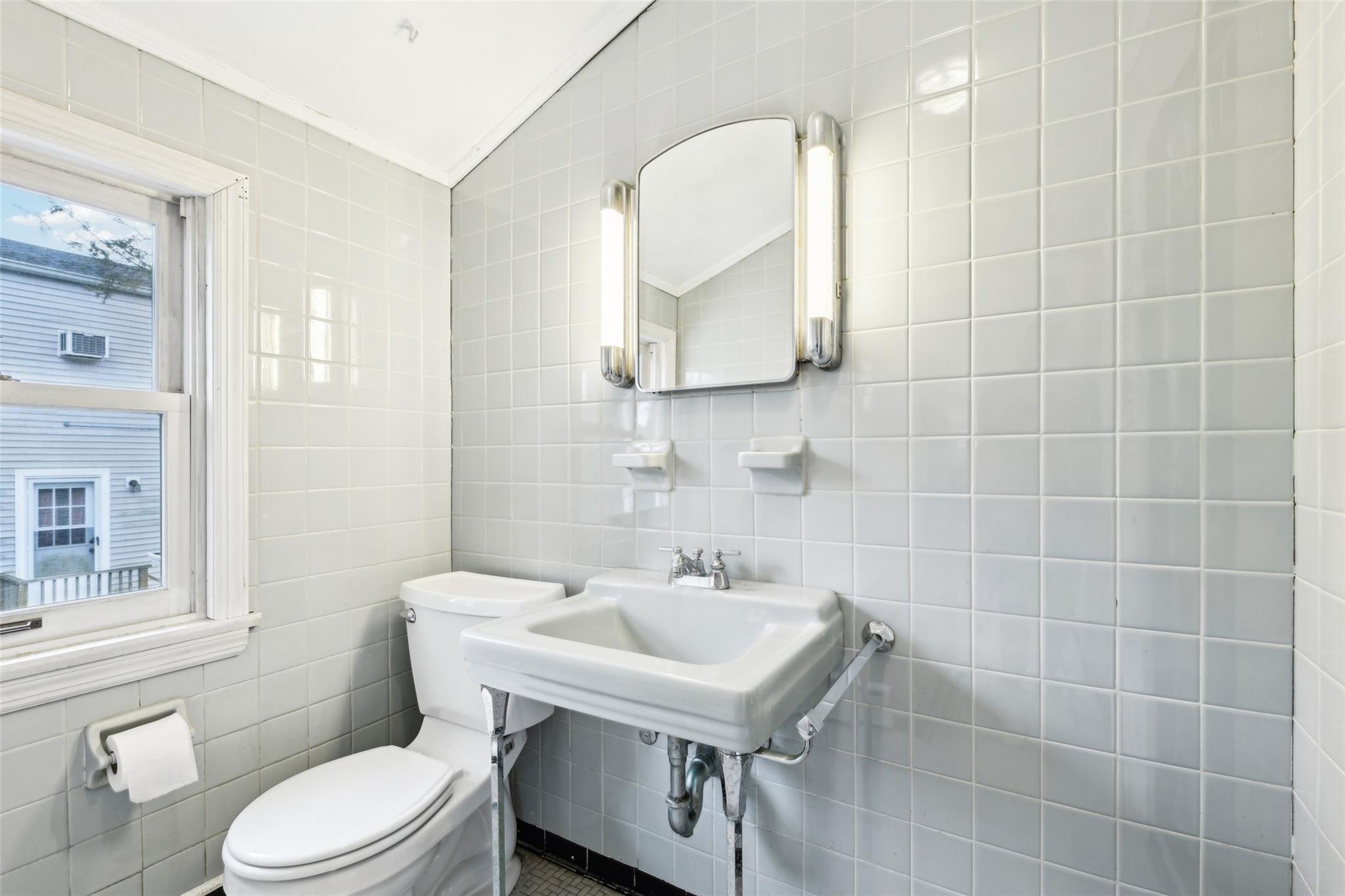 Single Family Seaview  Suffolk County, NY 11768, MLS-841229-29