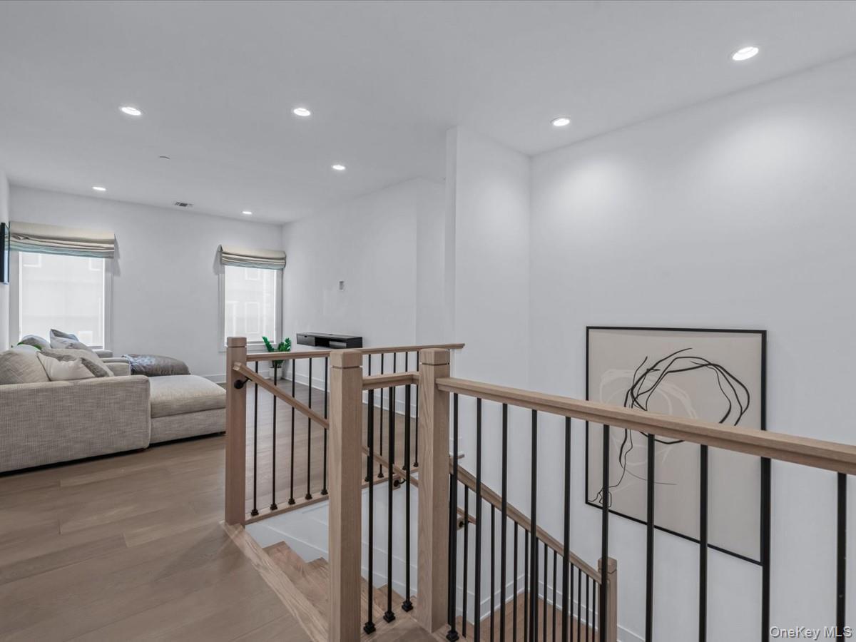 Condo Sequoia  Nassau County, NY 11030, MLS-841277-19