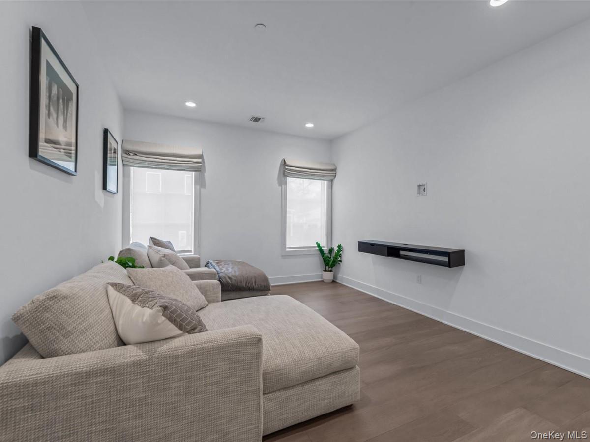 Condo Sequoia  Nassau County, NY 11030, MLS-841277-20