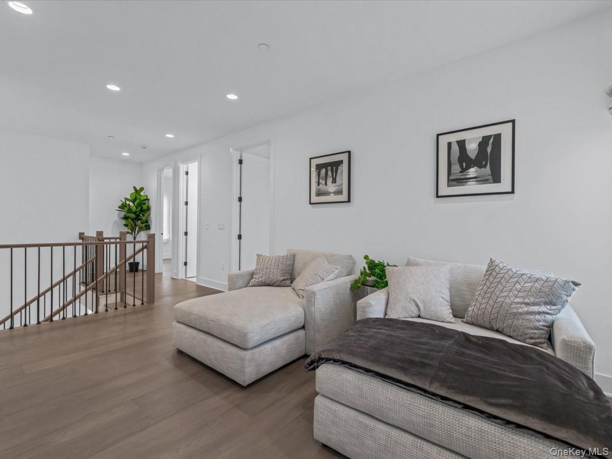 Condo Sequoia  Nassau County, NY 11030, MLS-841277-21