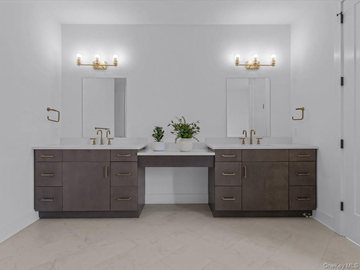 Condo Sequoia  Nassau County, NY 11030, MLS-841277-24