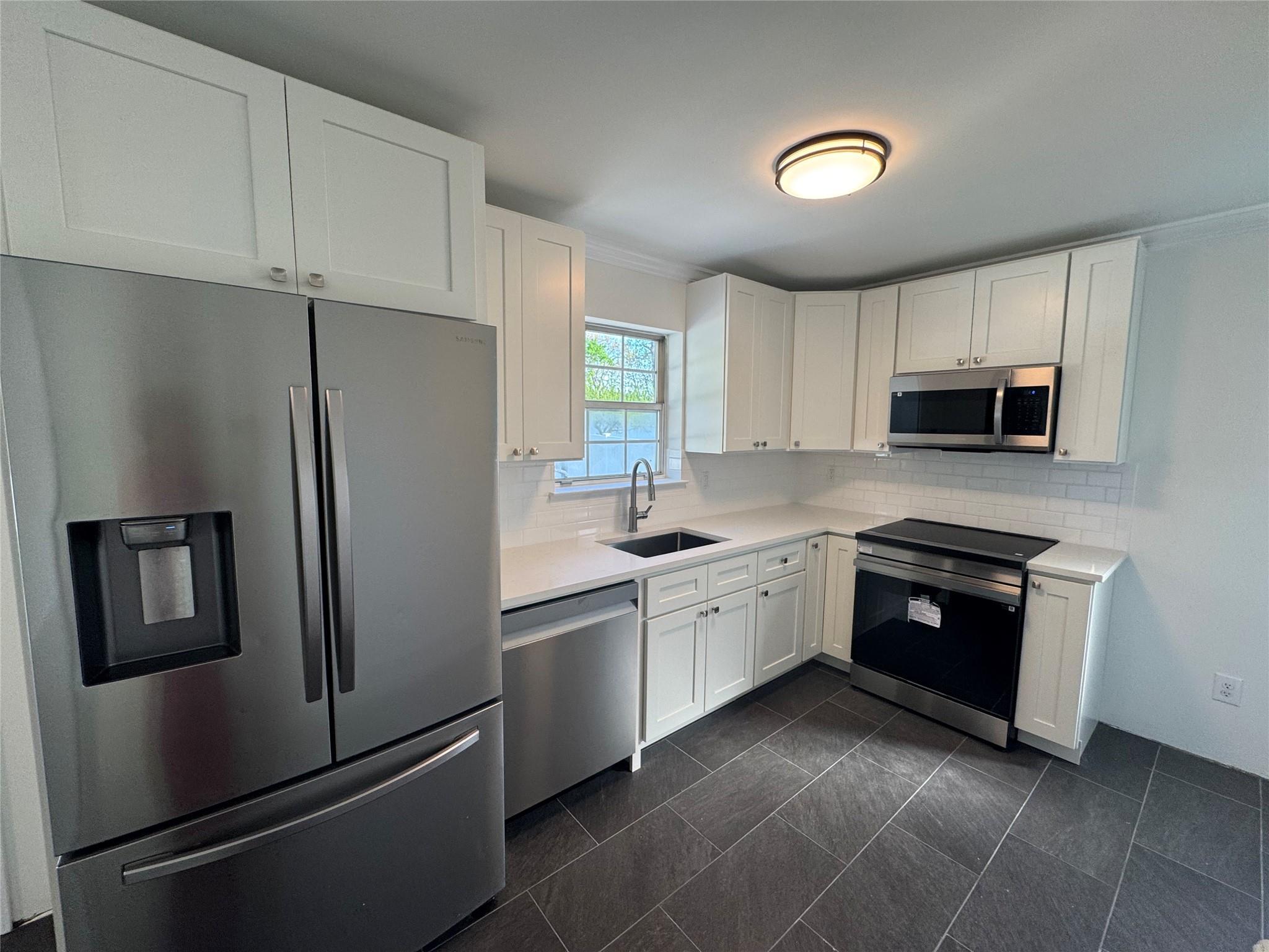 Single Family Lakeview  Suffolk County, NY 11901, MLS-841294-7