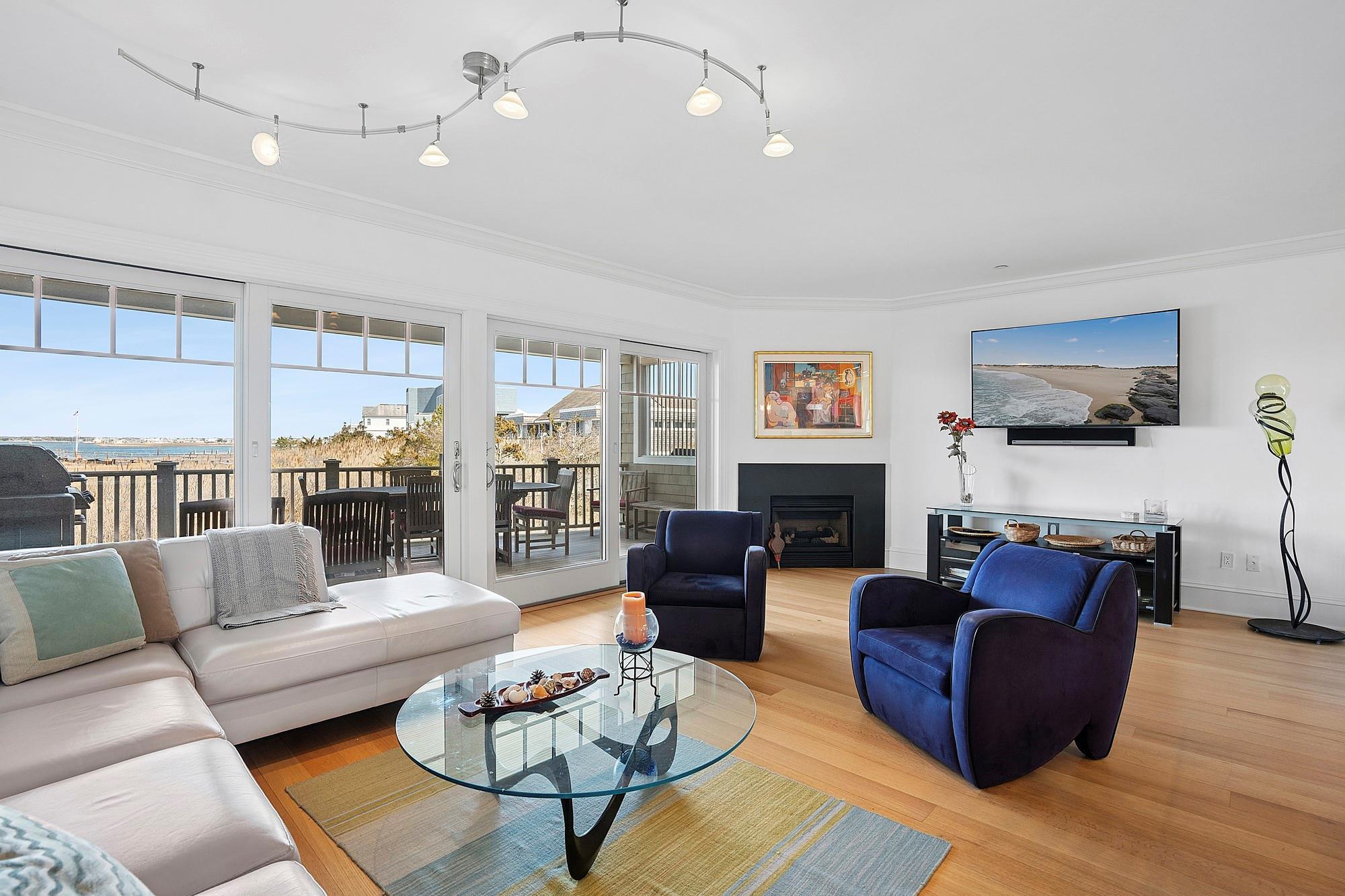 Condo Dune  Suffolk County, NY 11978, MLS-841409-2