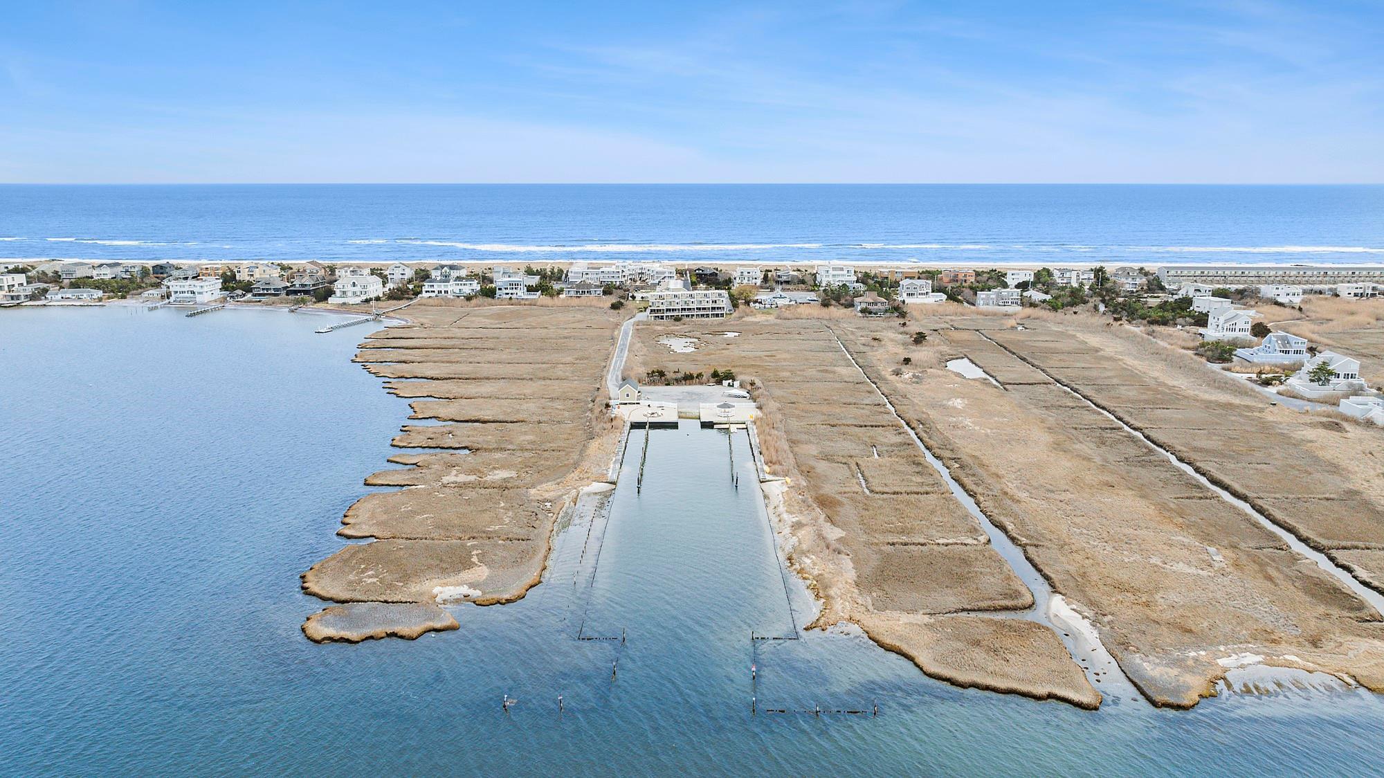 Condo Dune  Suffolk County, NY 11978, MLS-841409-21