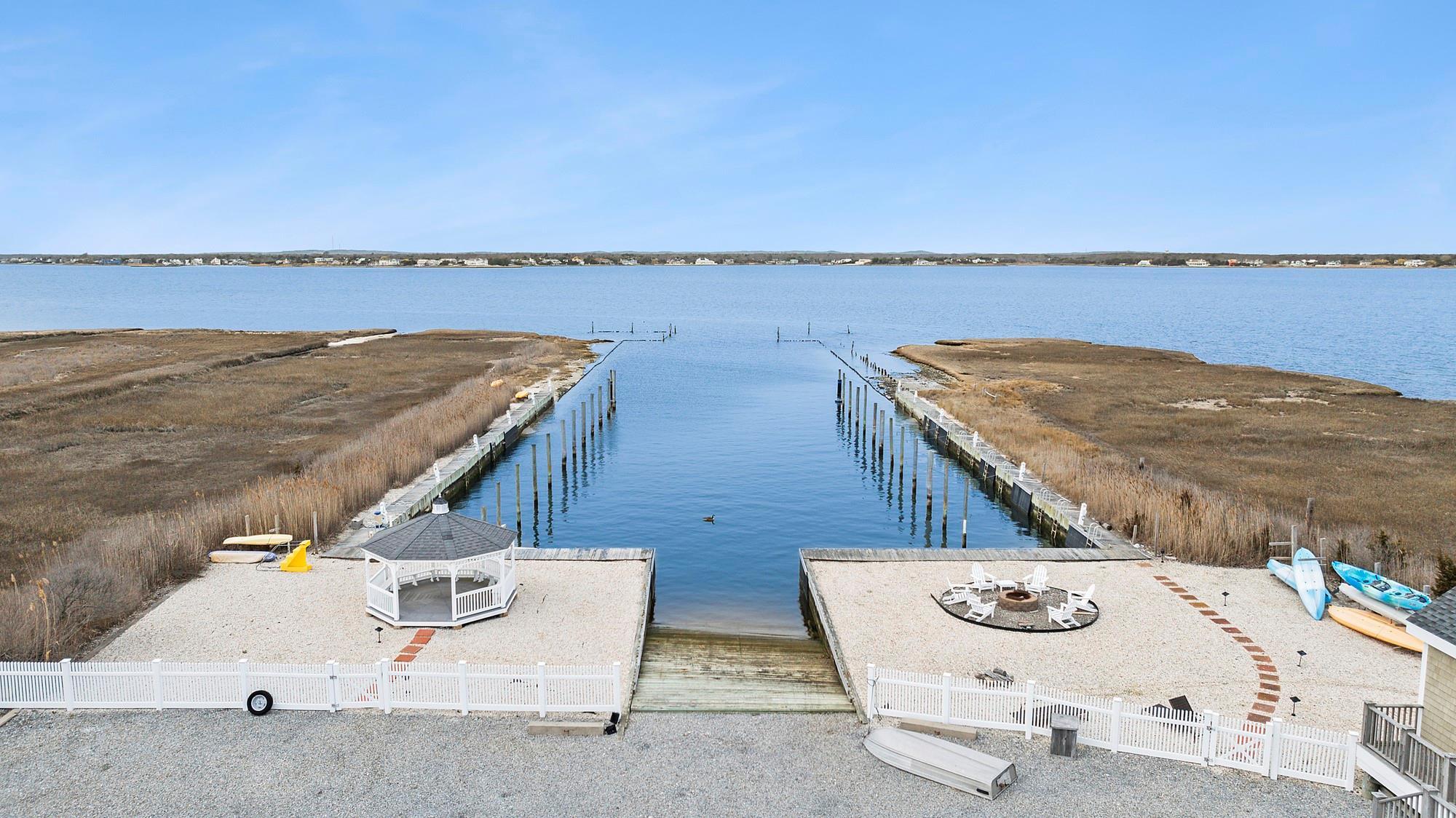 Condo Dune  Suffolk County, NY 11978, MLS-841409-22