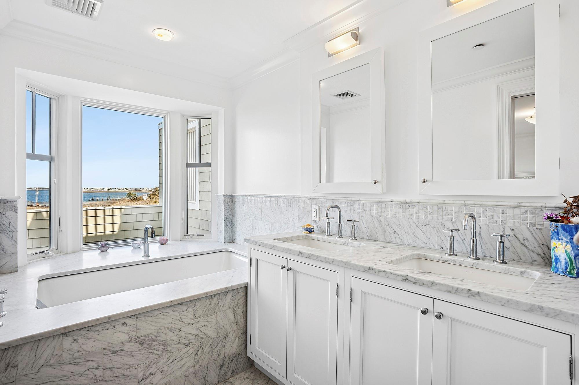 Condo Dune  Suffolk County, NY 11978, MLS-841409-8