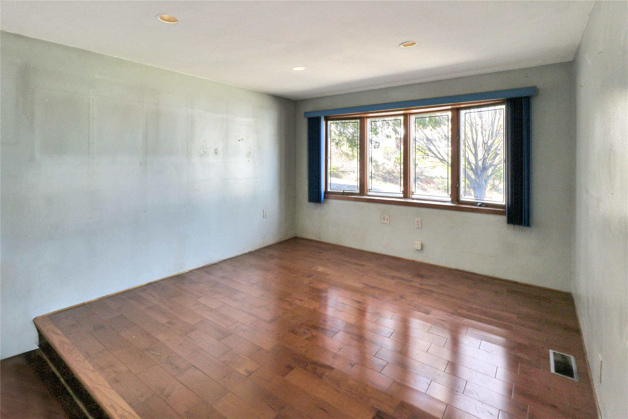 Single Family Valley View  Nassau County, NY 11021, MLS-841415-14